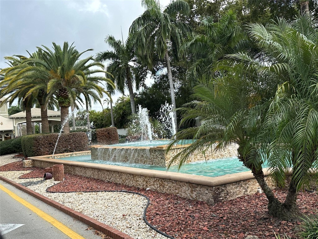 1901 Bermuda Cir J4