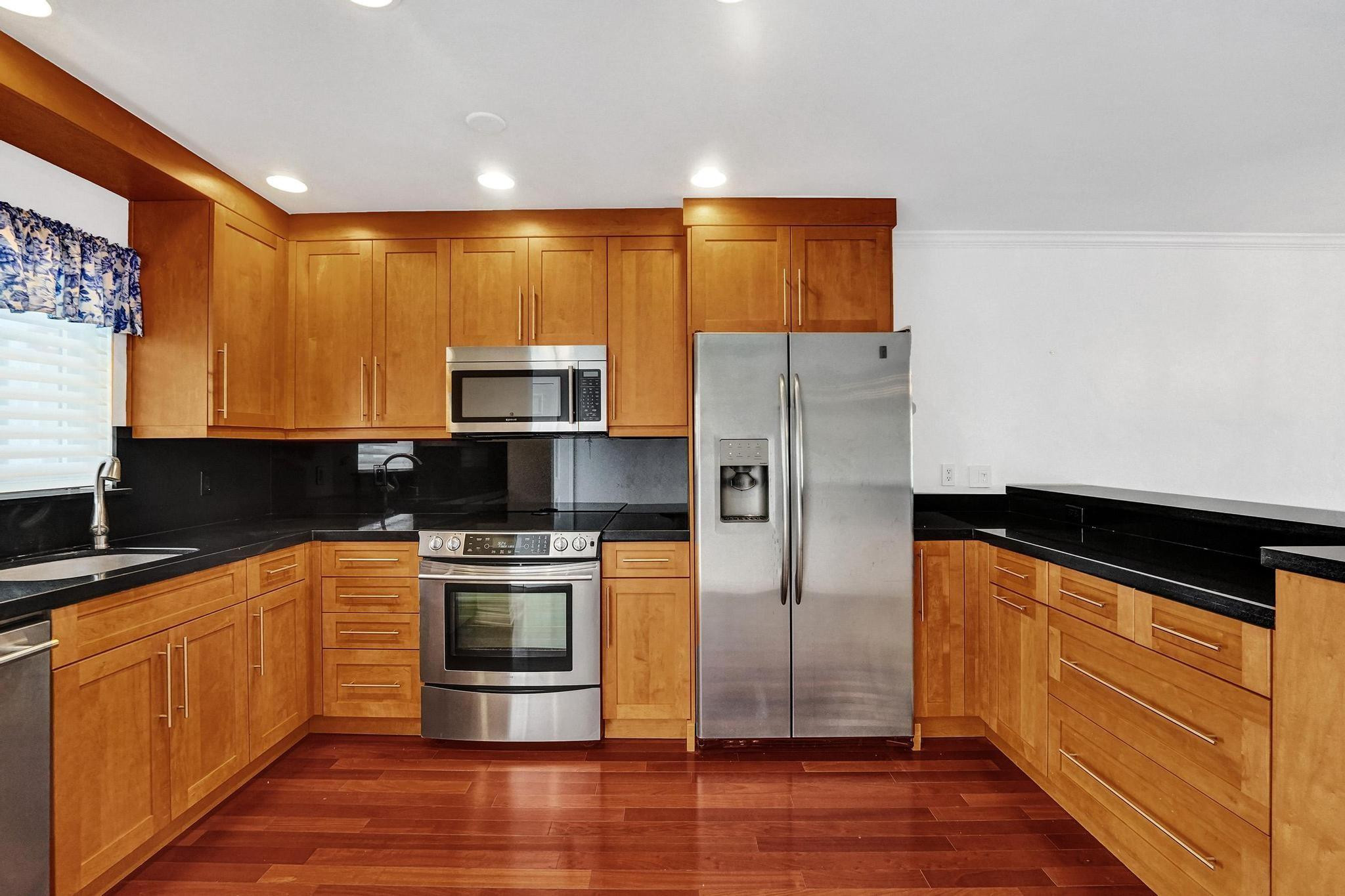 818 SE 4th St 202