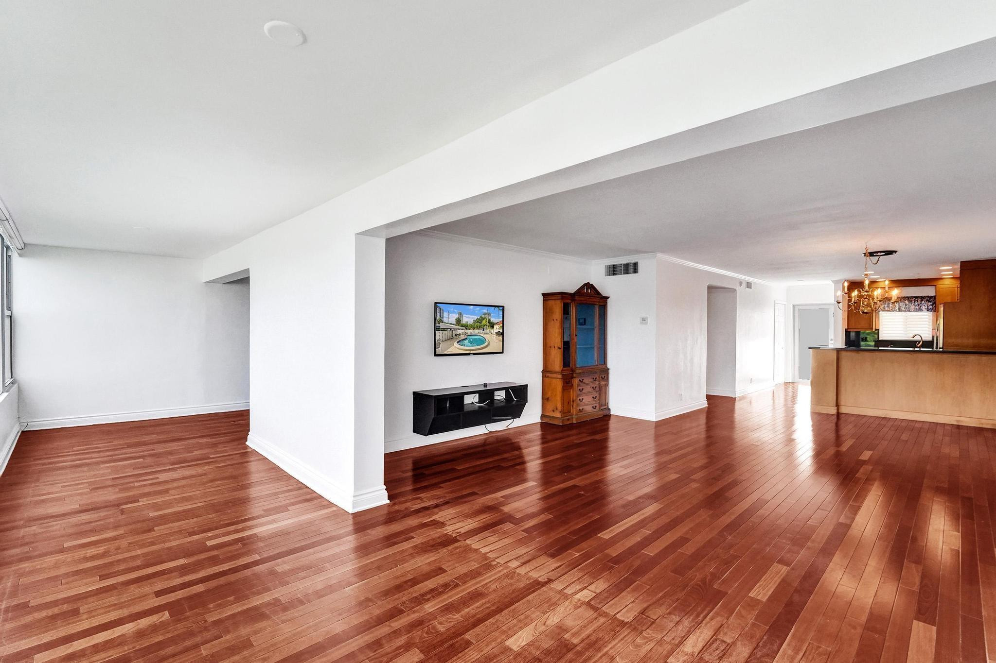 818 SE 4th St 202