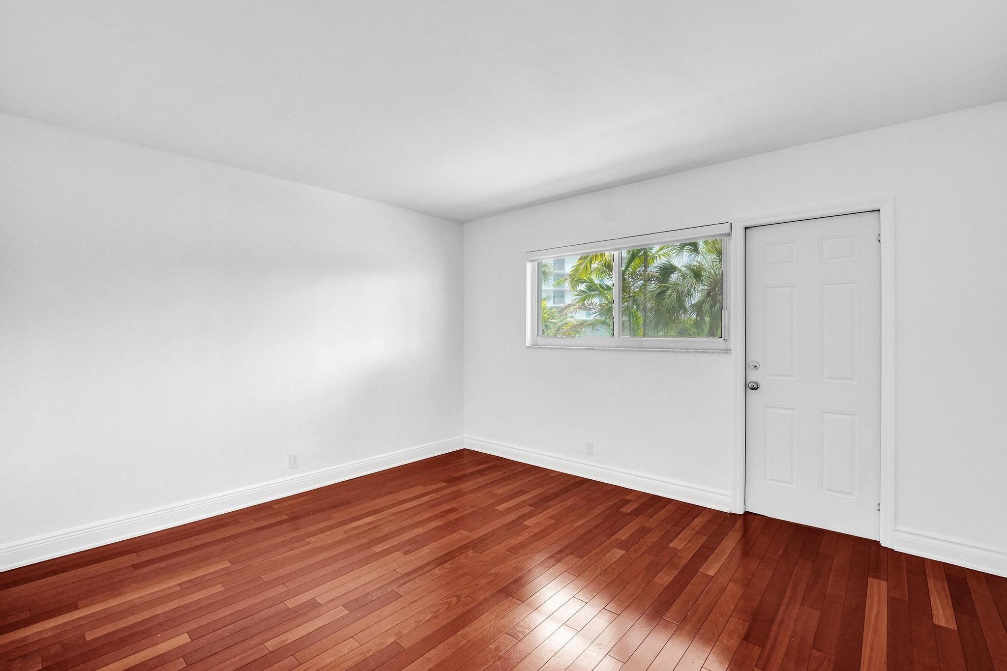 818 SE 4th St 202