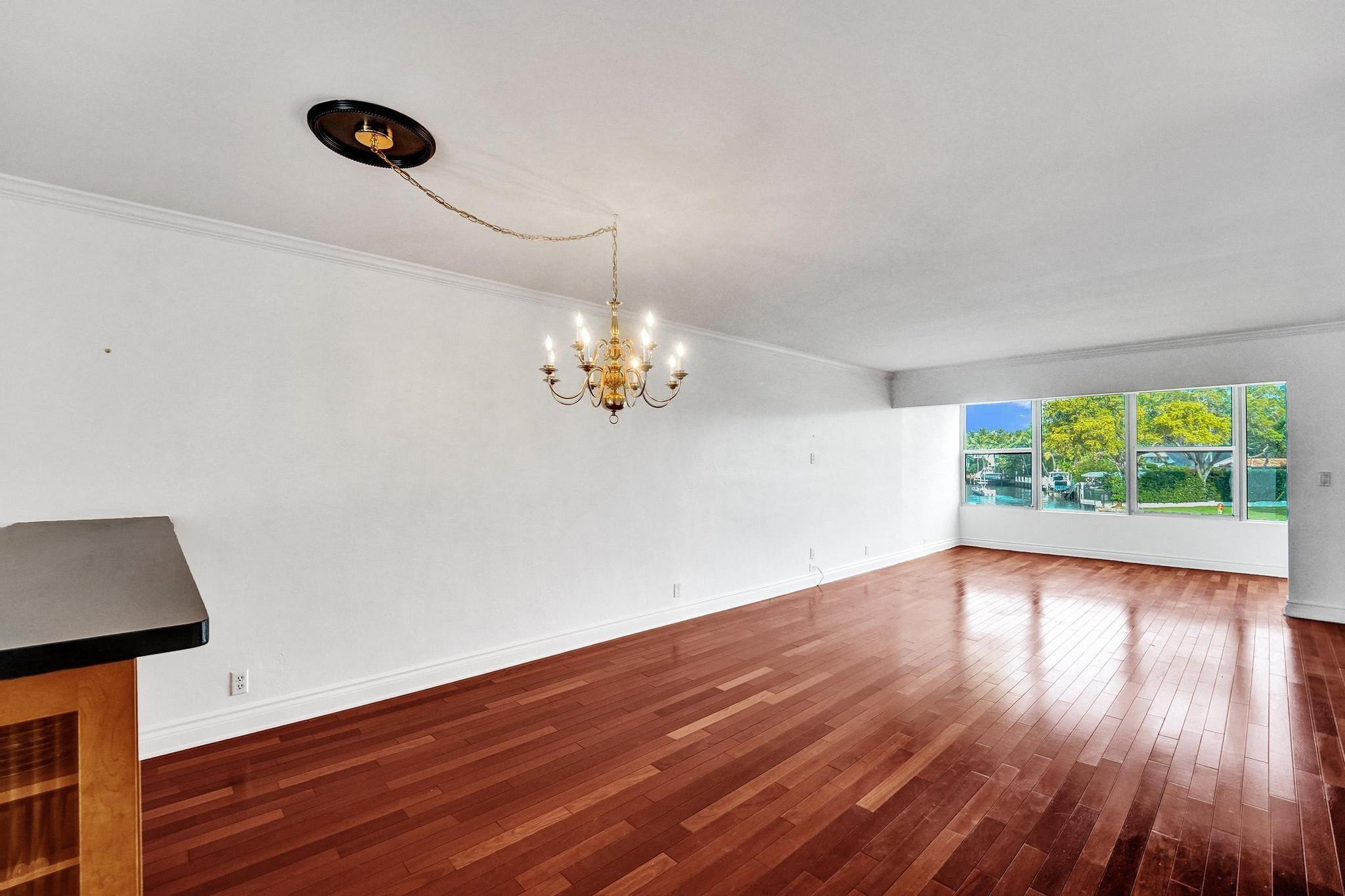 818 SE 4th St 202