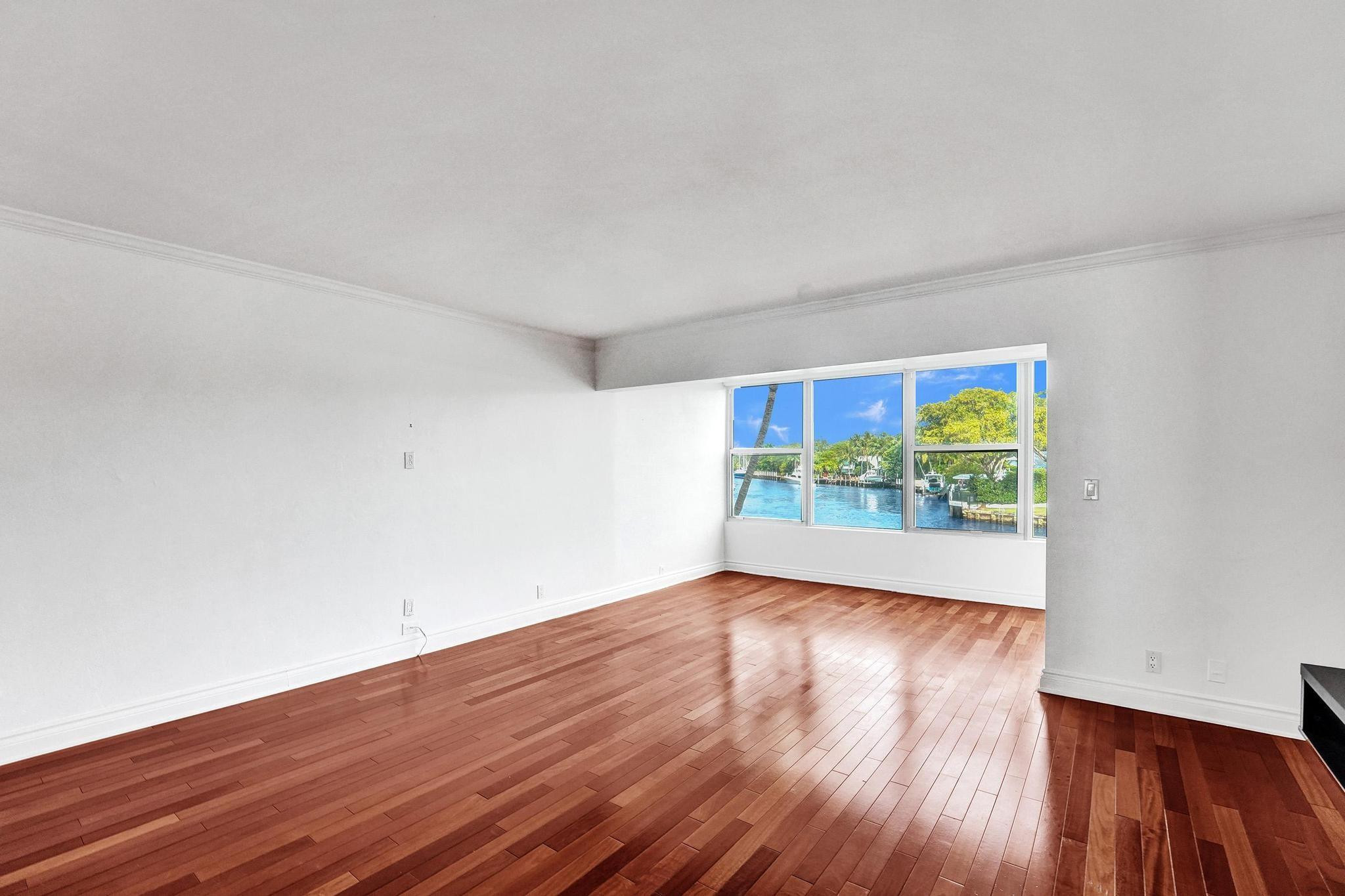818 SE 4th St 202