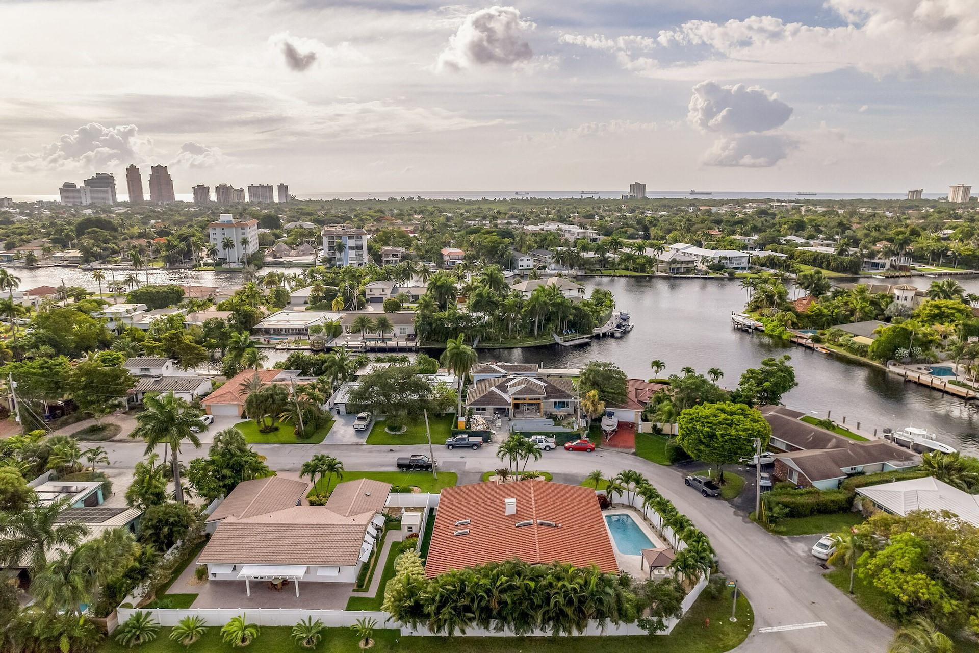 1725 NE 22 terr