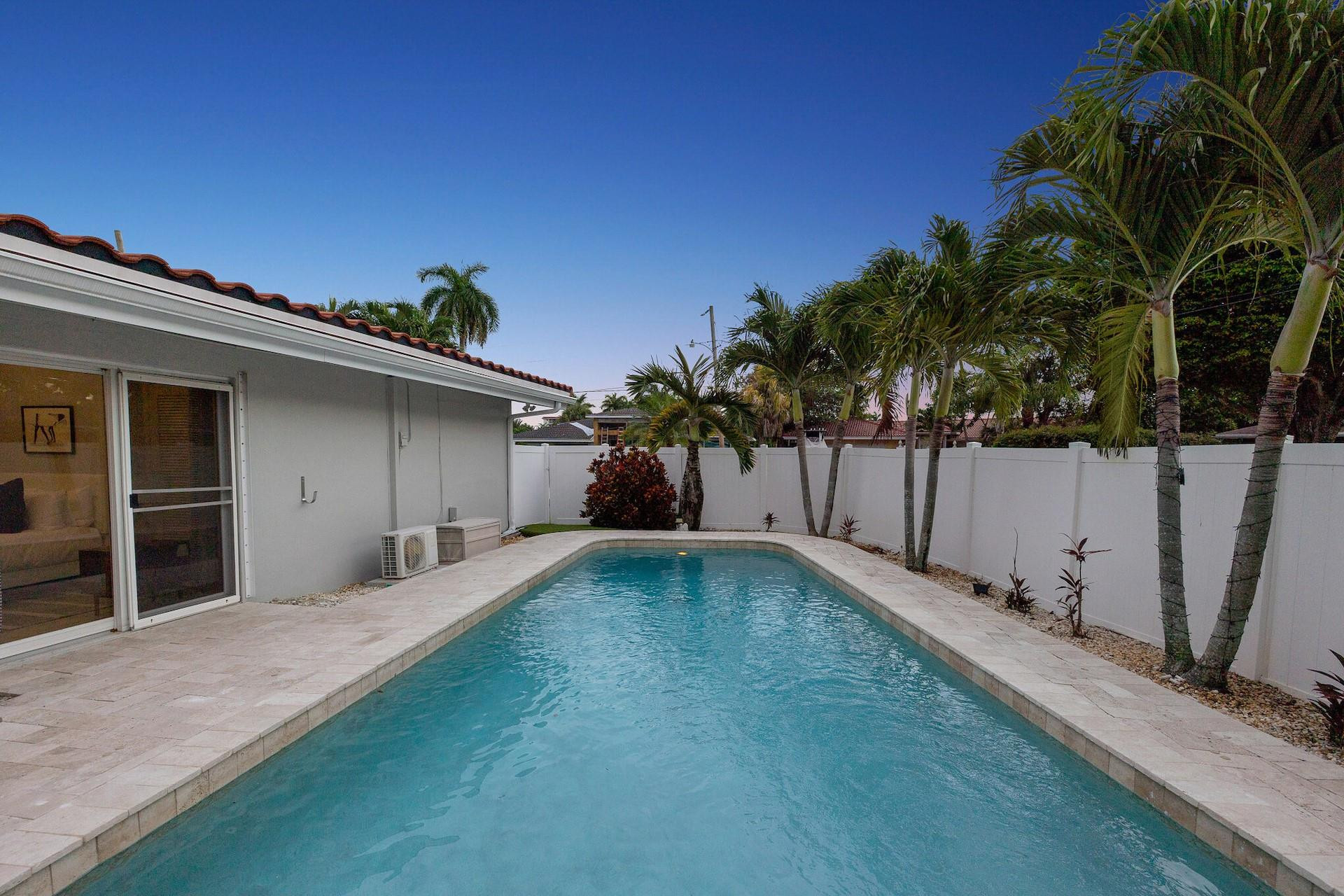 1725 NE 22 terr