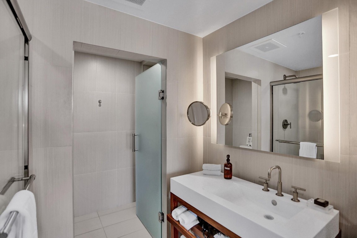 3101 Bayshore Drive 1807