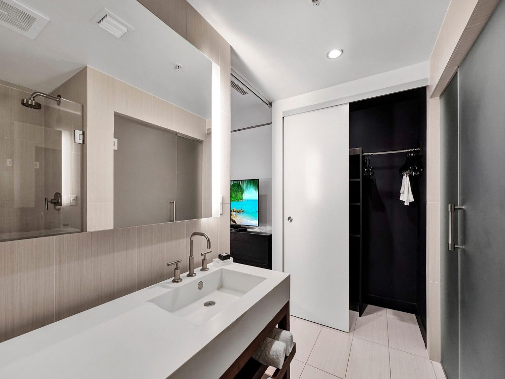 3101 Bayshore Dr 602