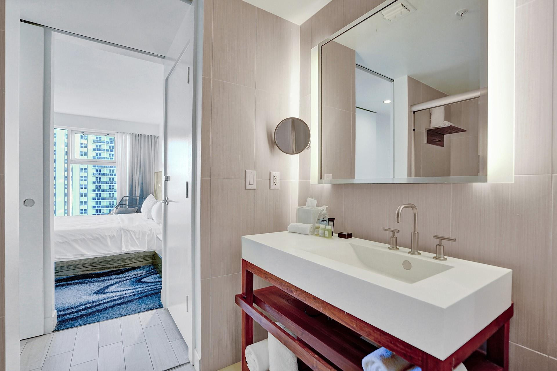 3101 Bayshore Dr 705