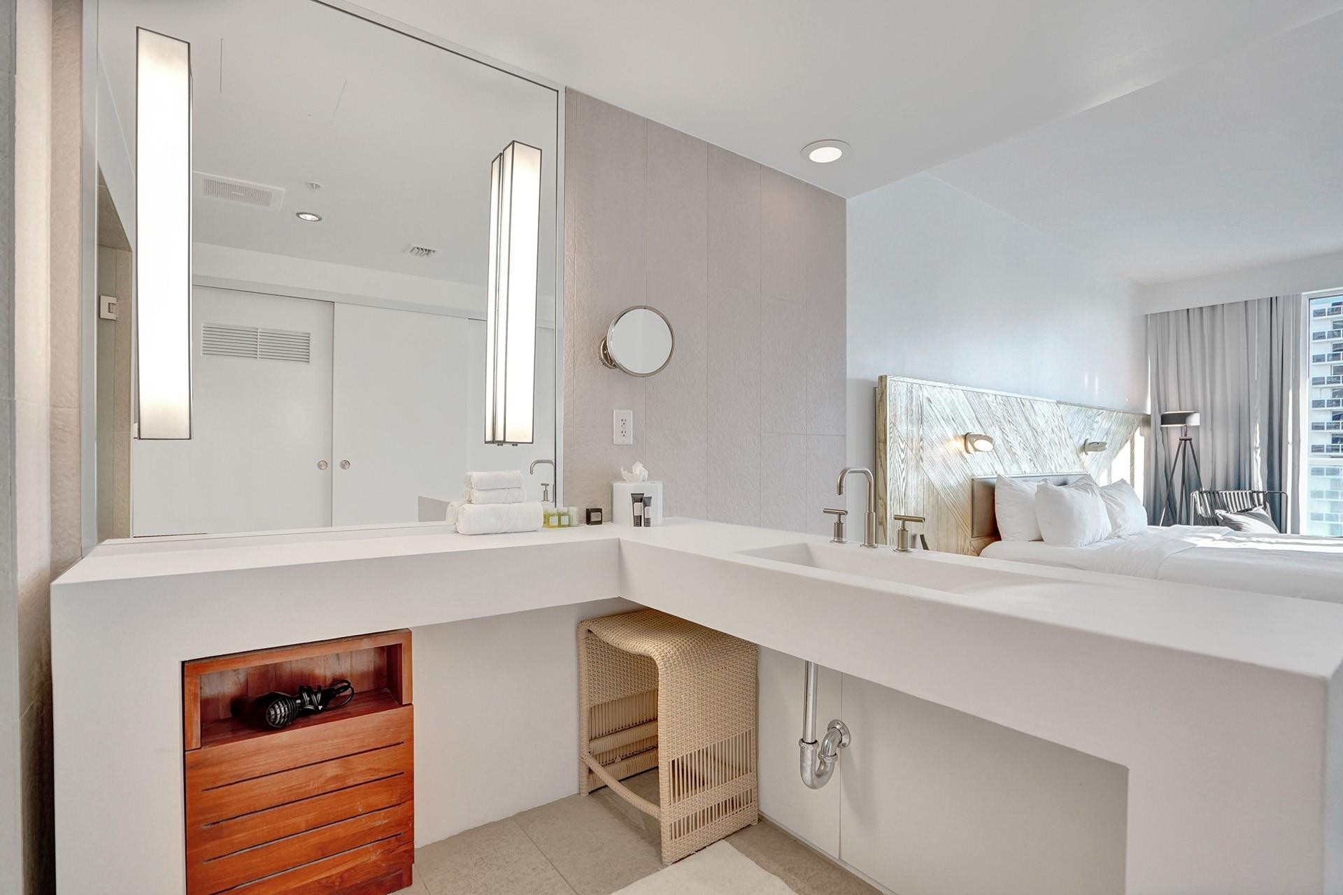 3101 Bayshore Dr 705