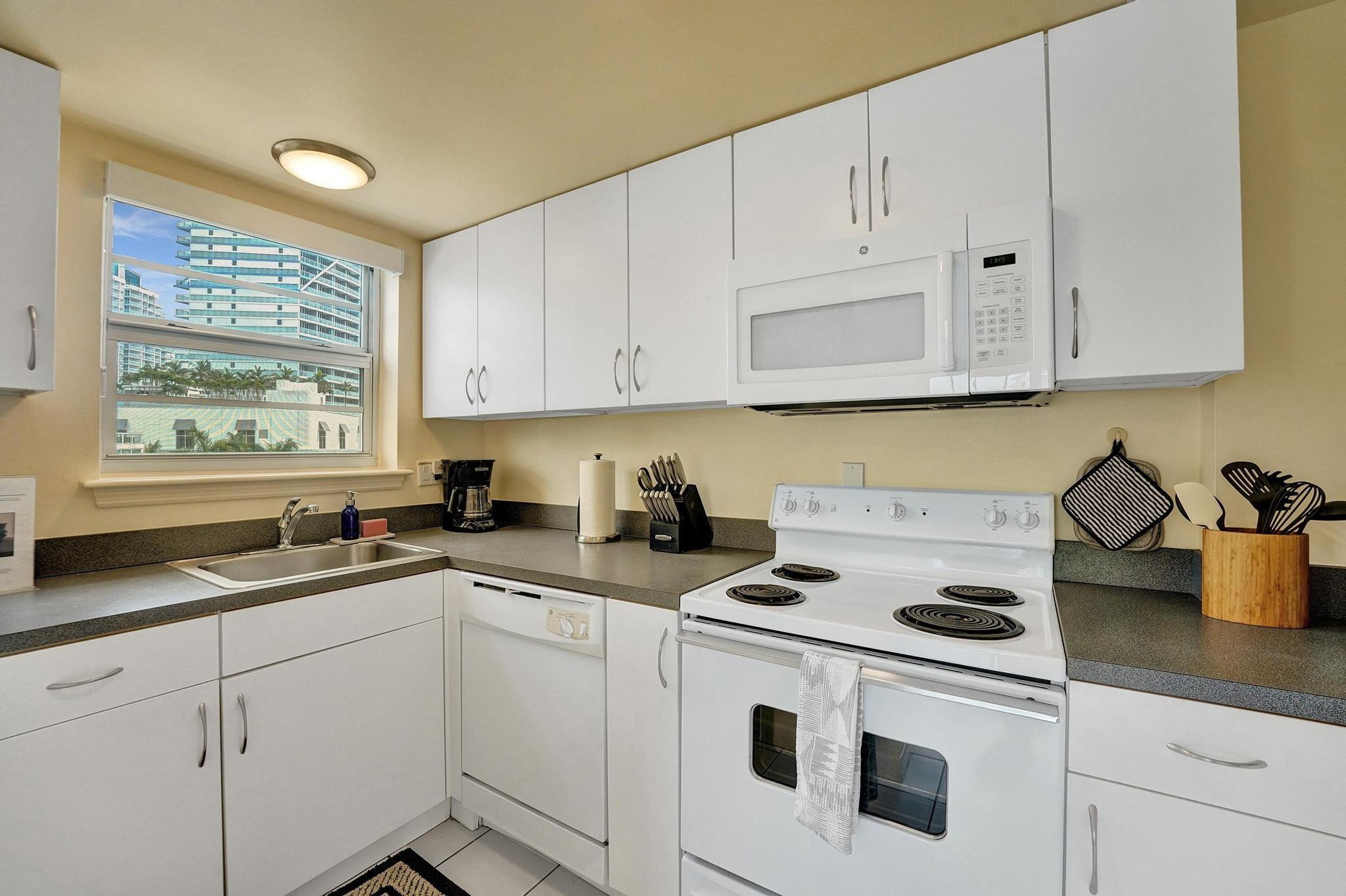 341 N Birch Road 416