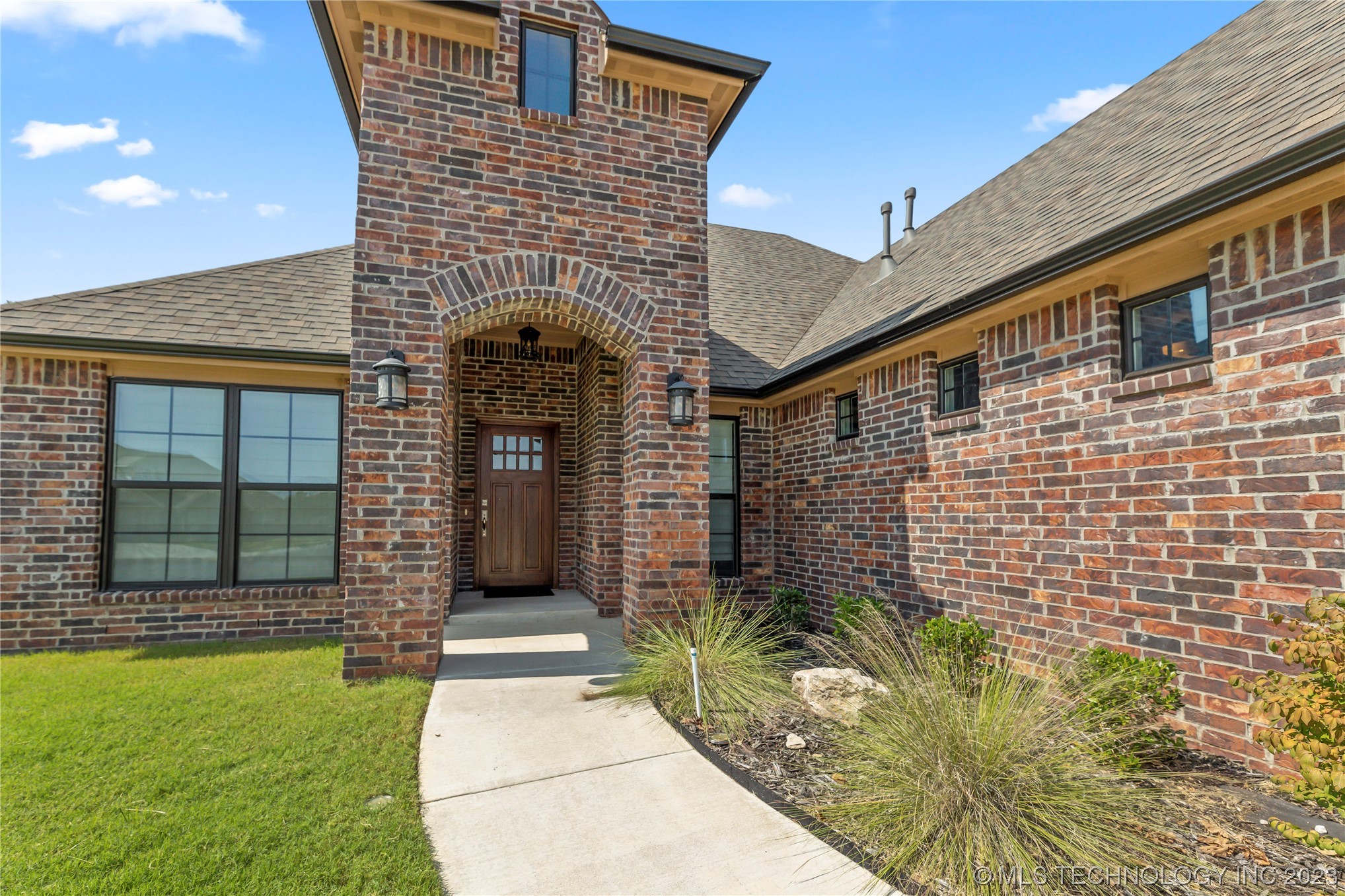 19238 E Chinquapin Drive