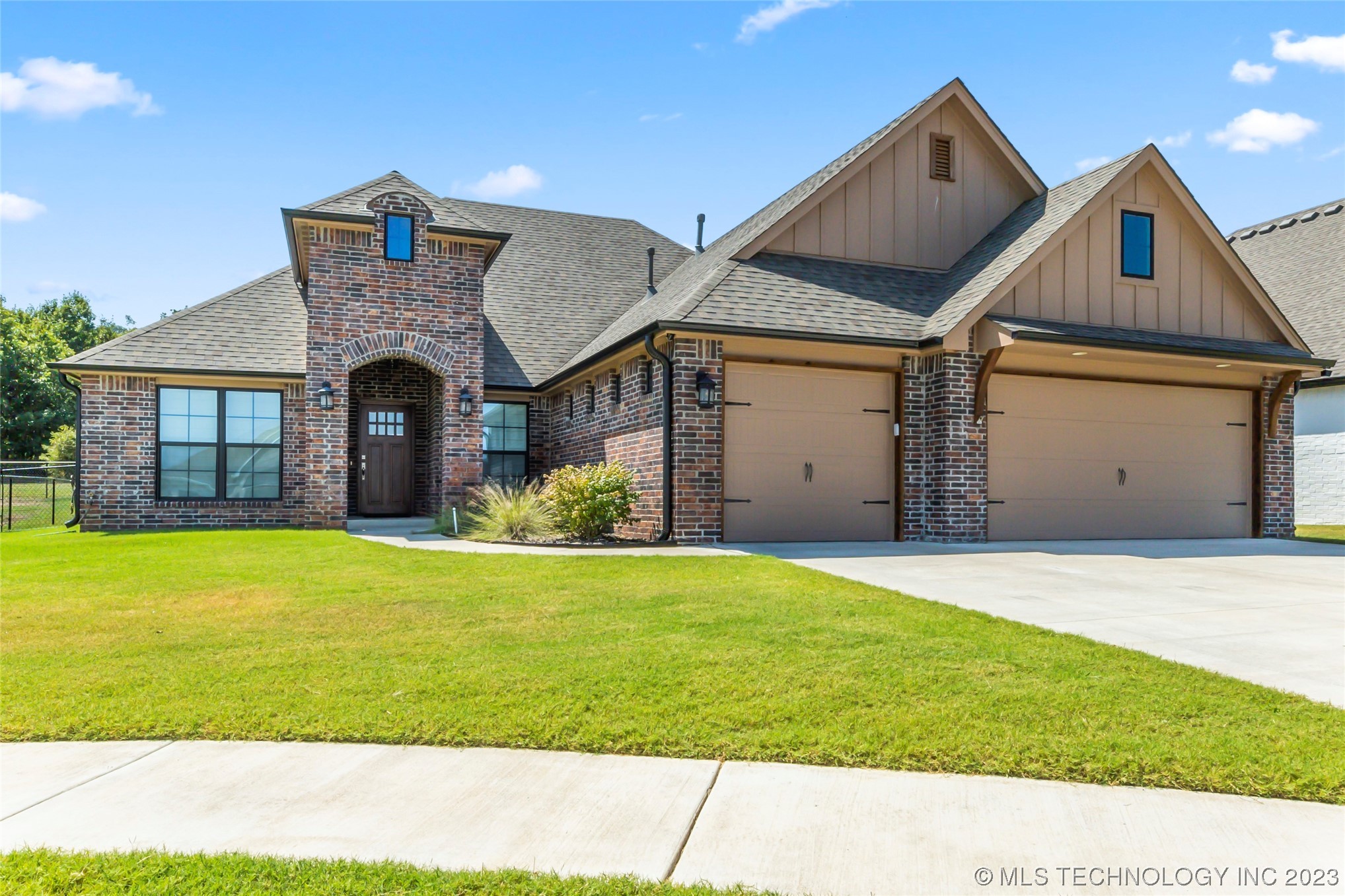 19238 E Chinquapin Drive