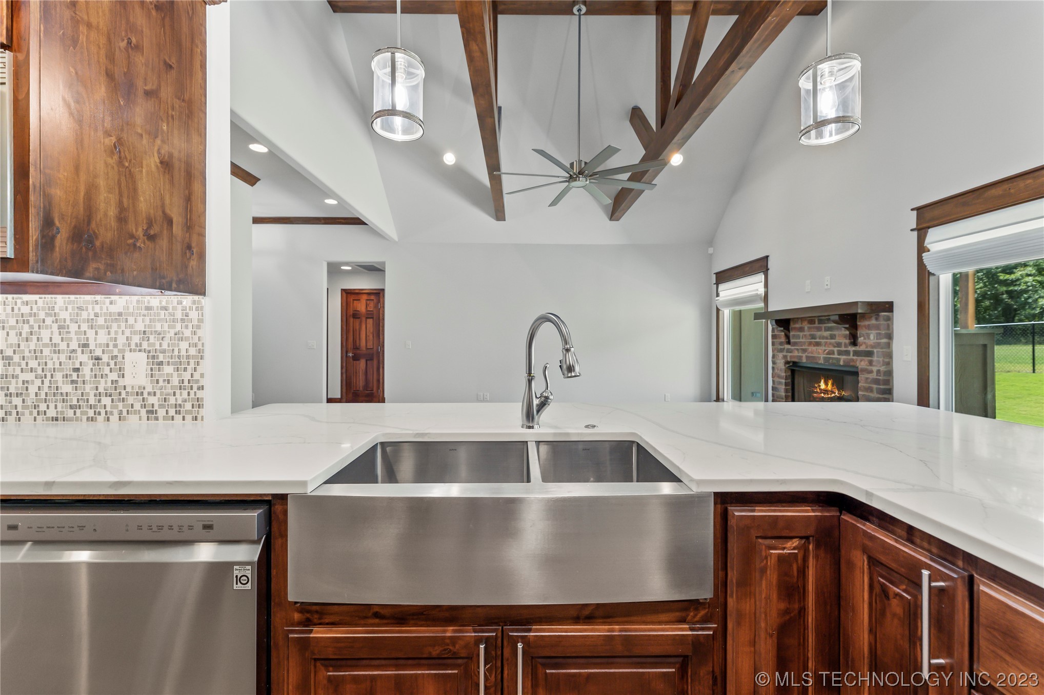 19238 E Chinquapin Drive