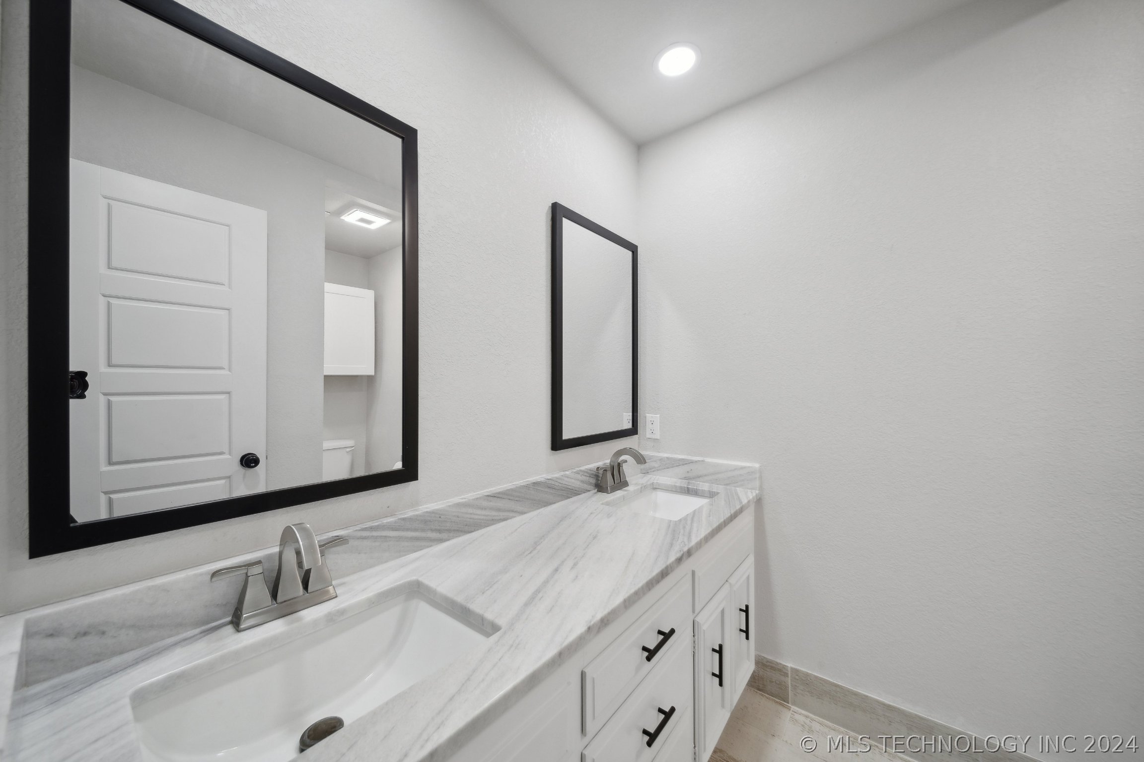 6950 S 77th East Avenue