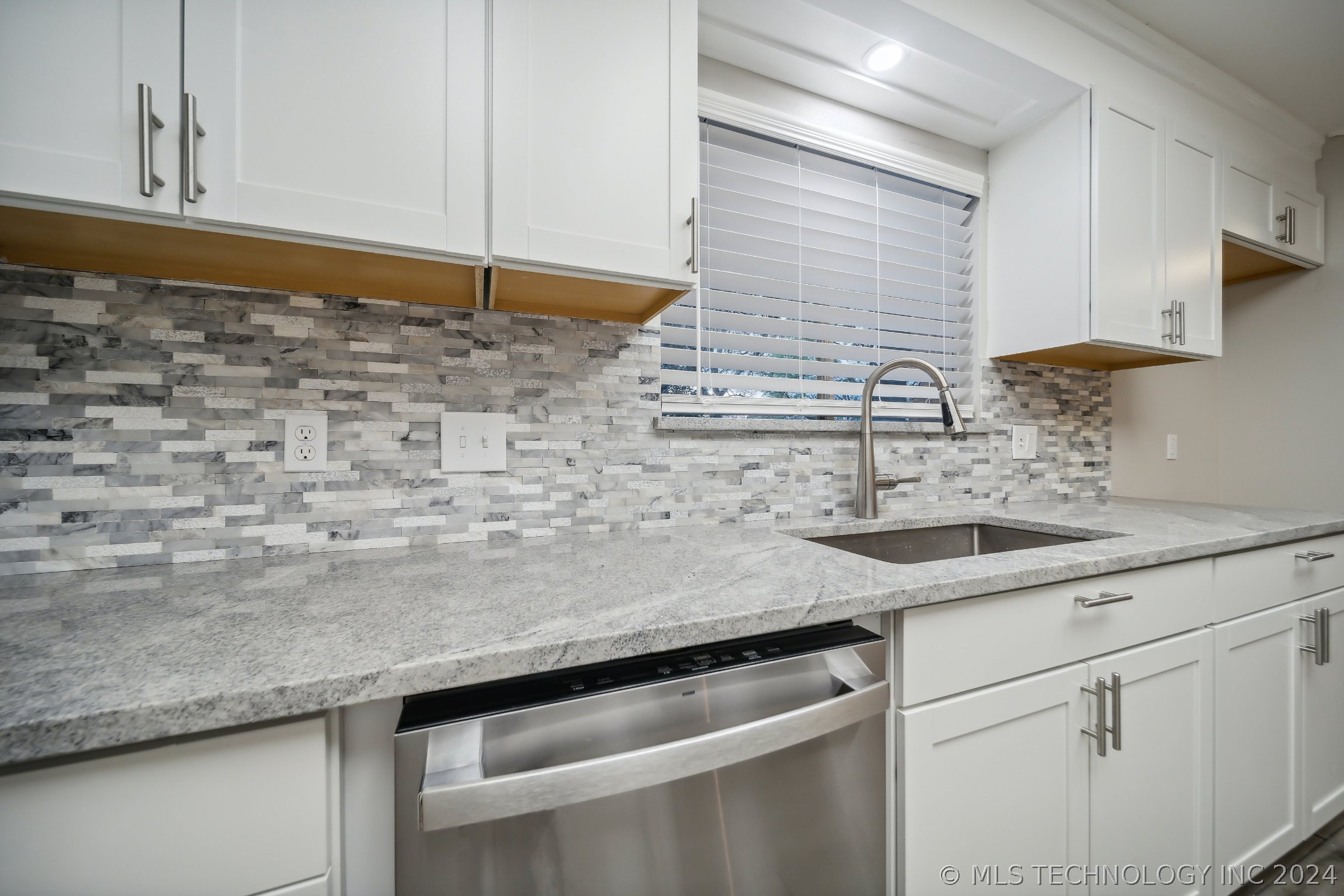 1201 W Sherwood Lane