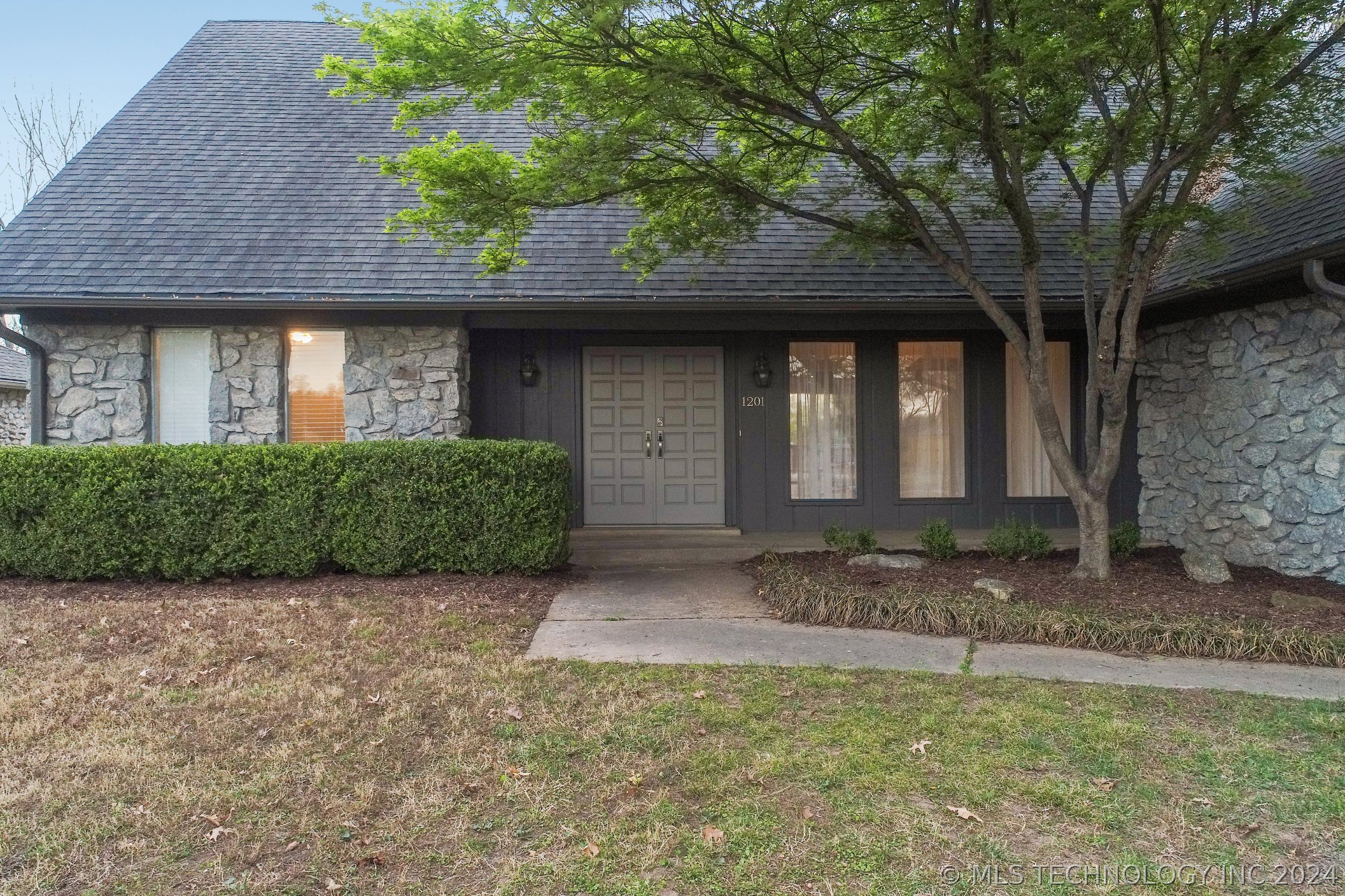 1201 W Sherwood Lane