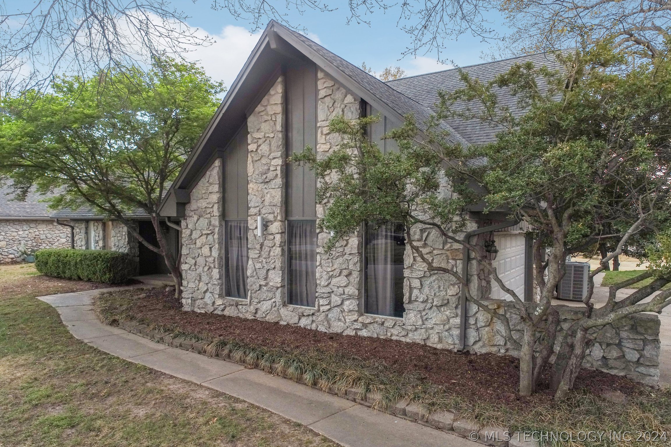 1201 W Sherwood Lane