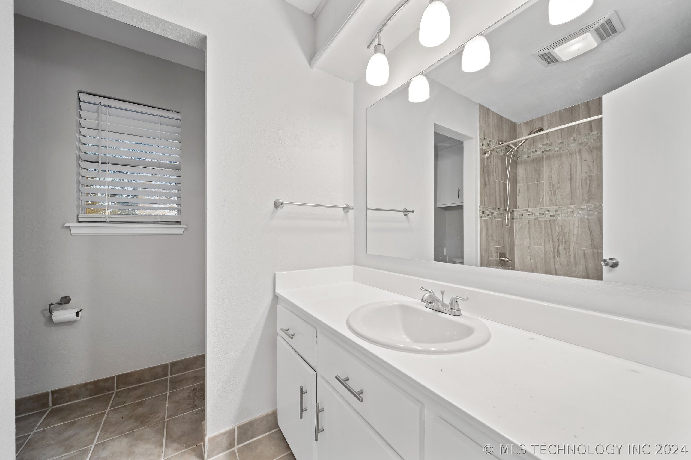 1201 W Sherwood Lane