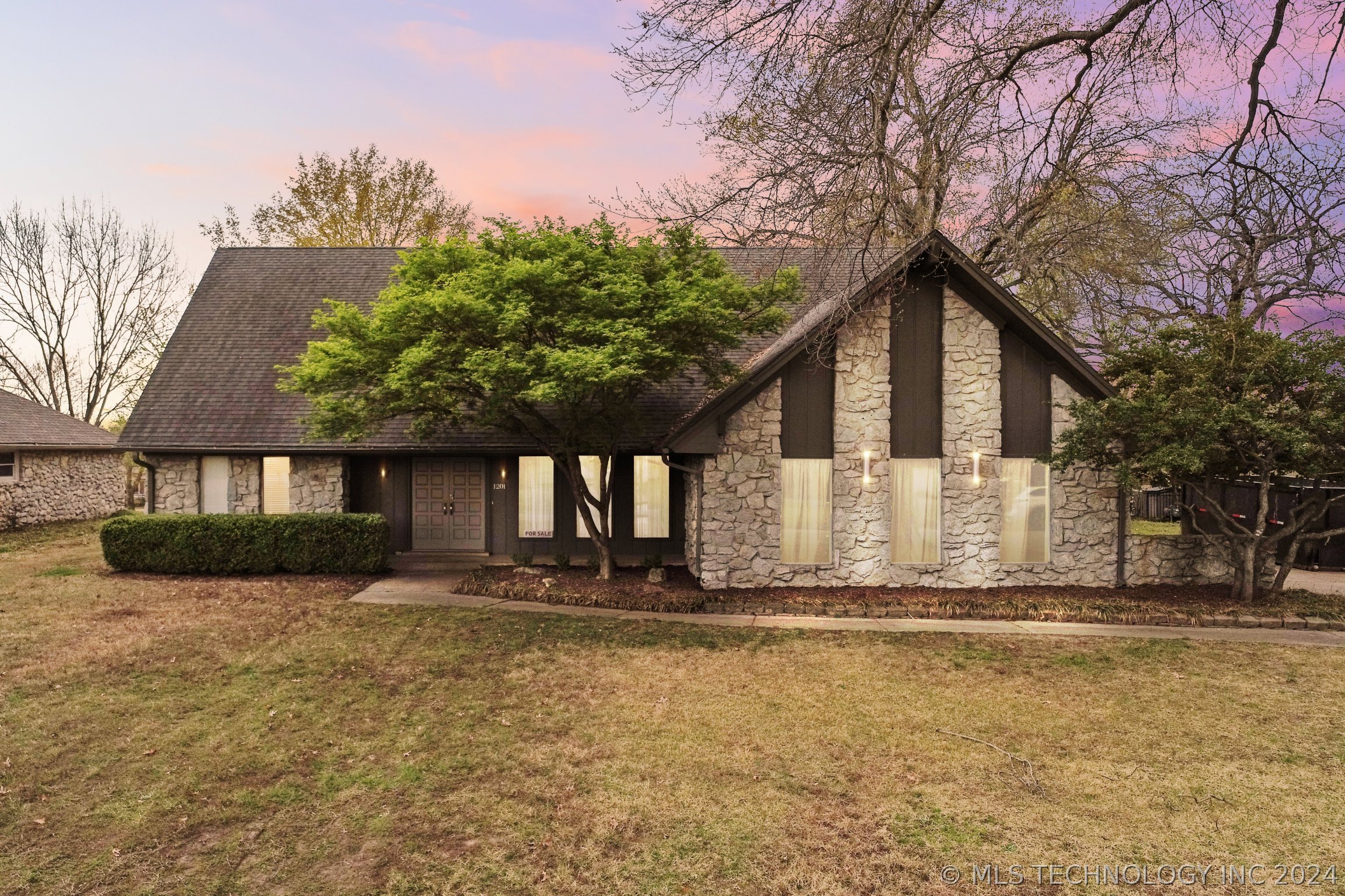 1201 W Sherwood Lane