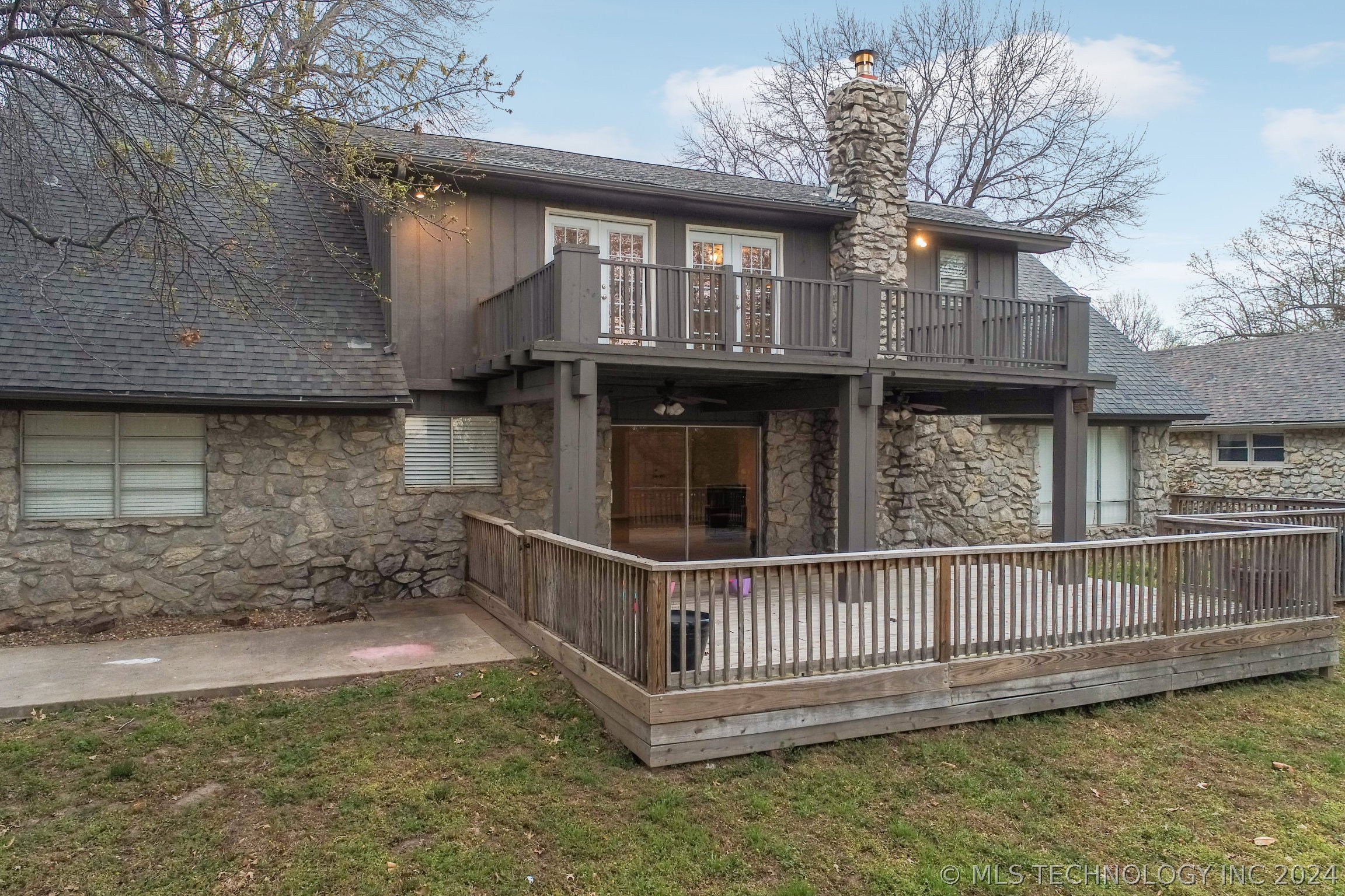 1201 W Sherwood Lane