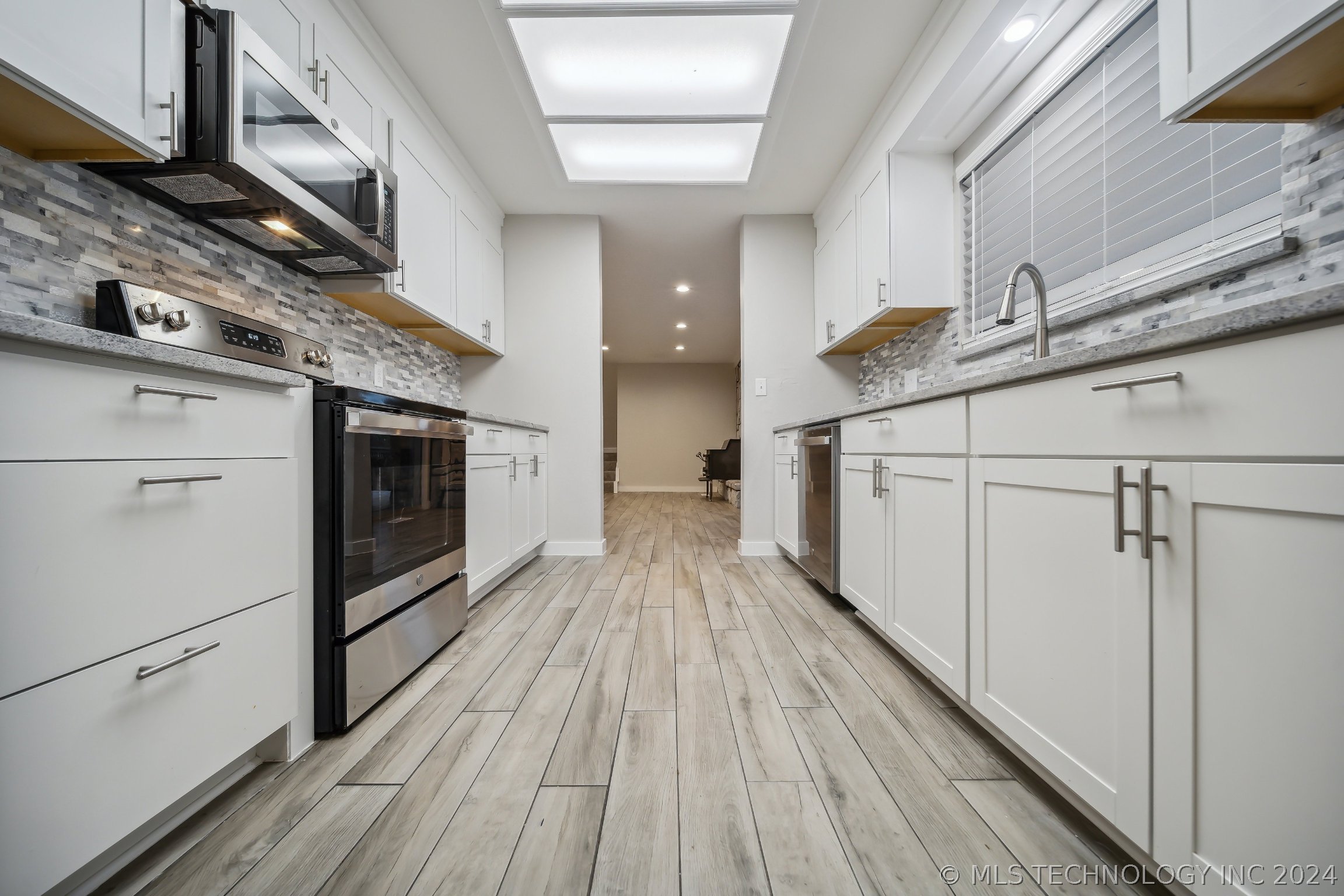 1201 W Sherwood Lane