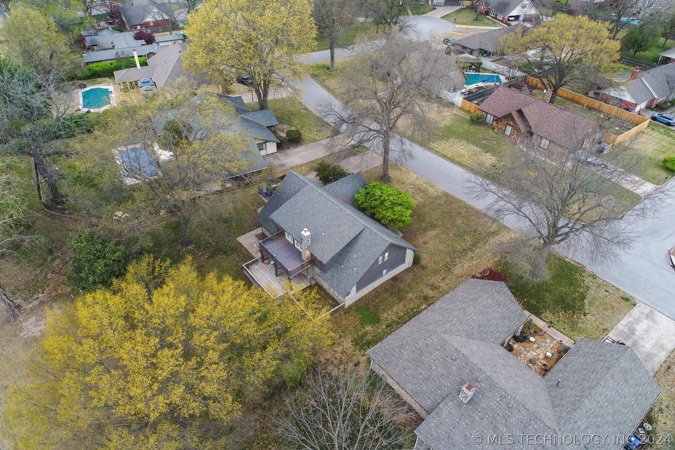 1201 W Sherwood Lane