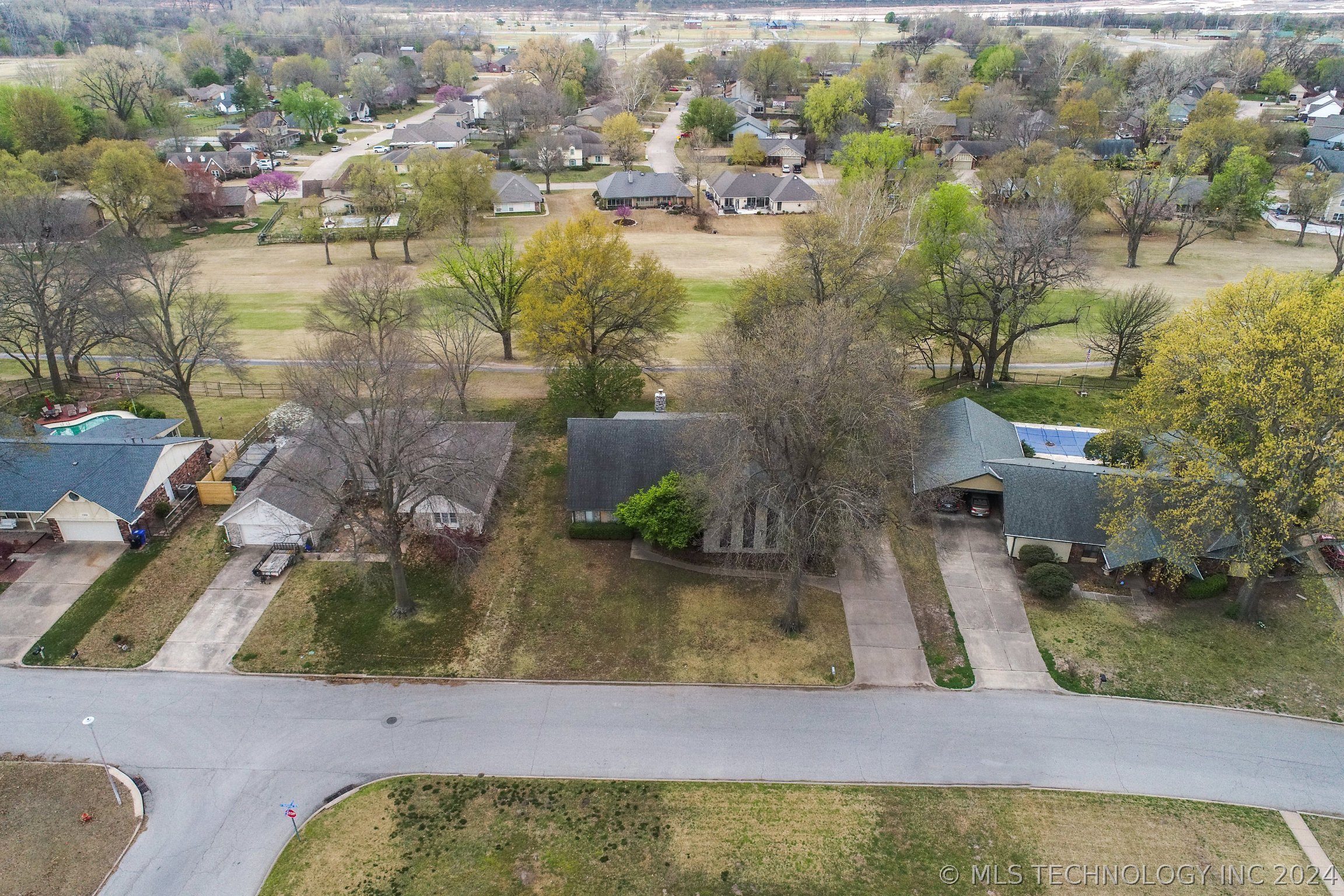 1201 W Sherwood Lane