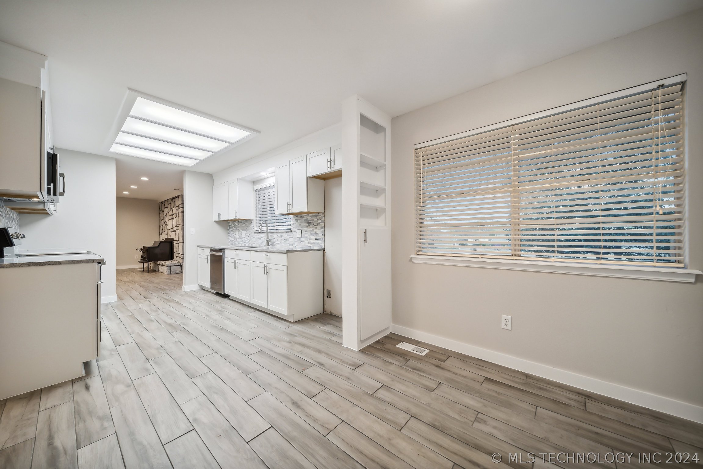 1201 W Sherwood Lane