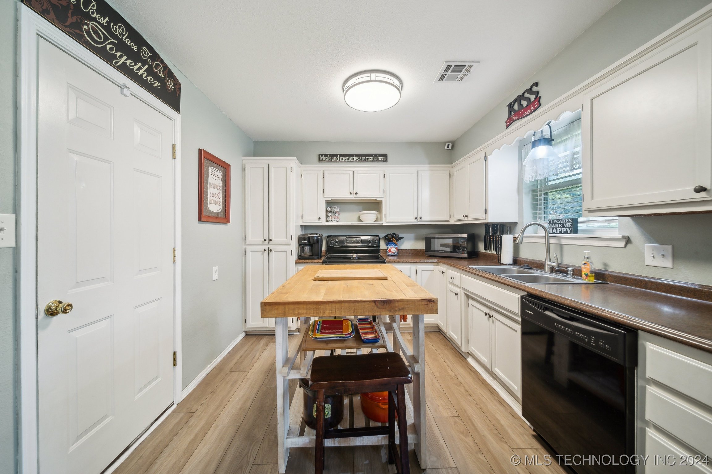 719 E Glenpool Boulevard