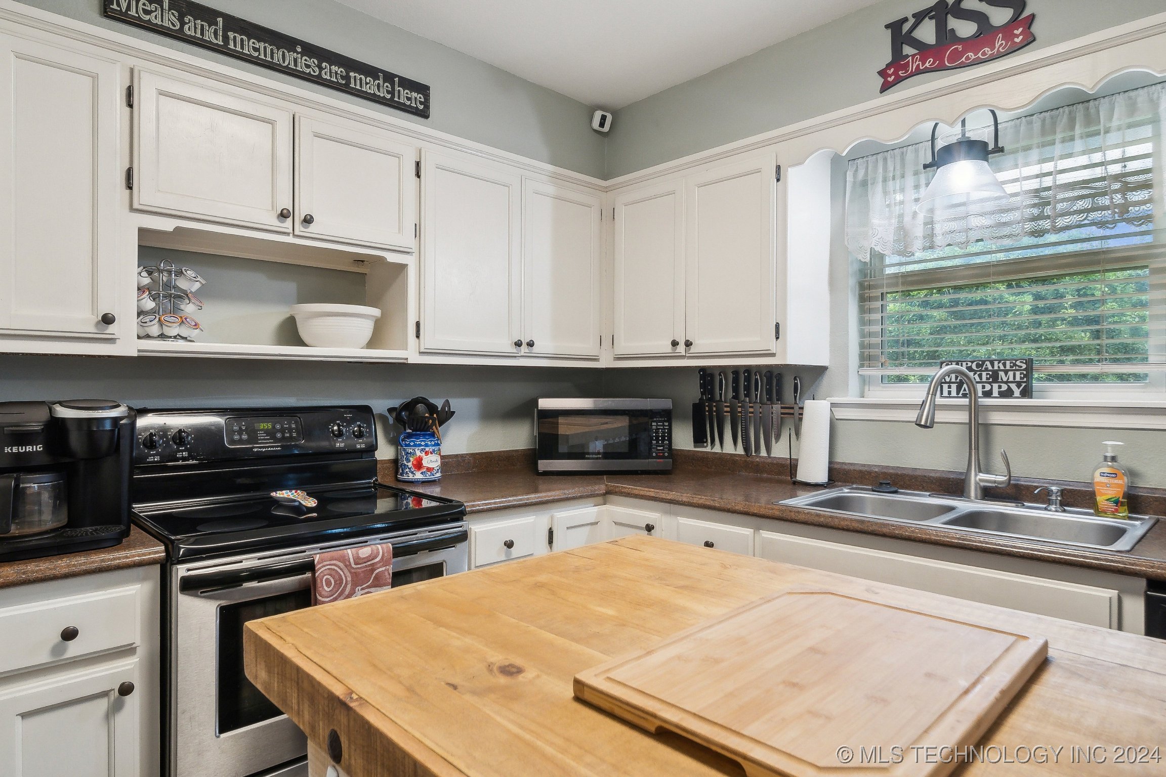 719 E Glenpool Boulevard