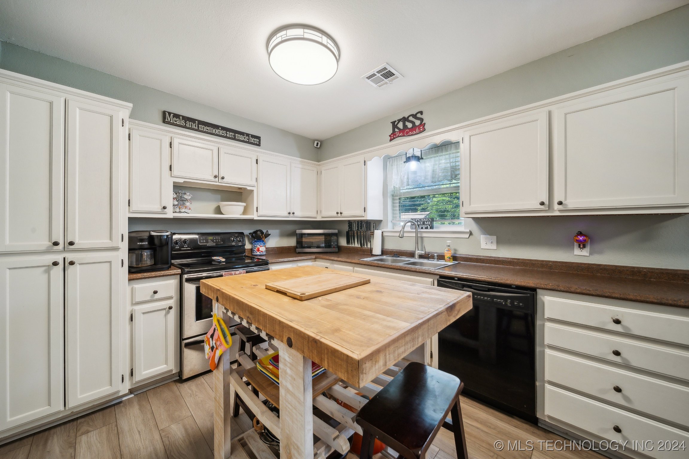 719 E Glenpool Boulevard