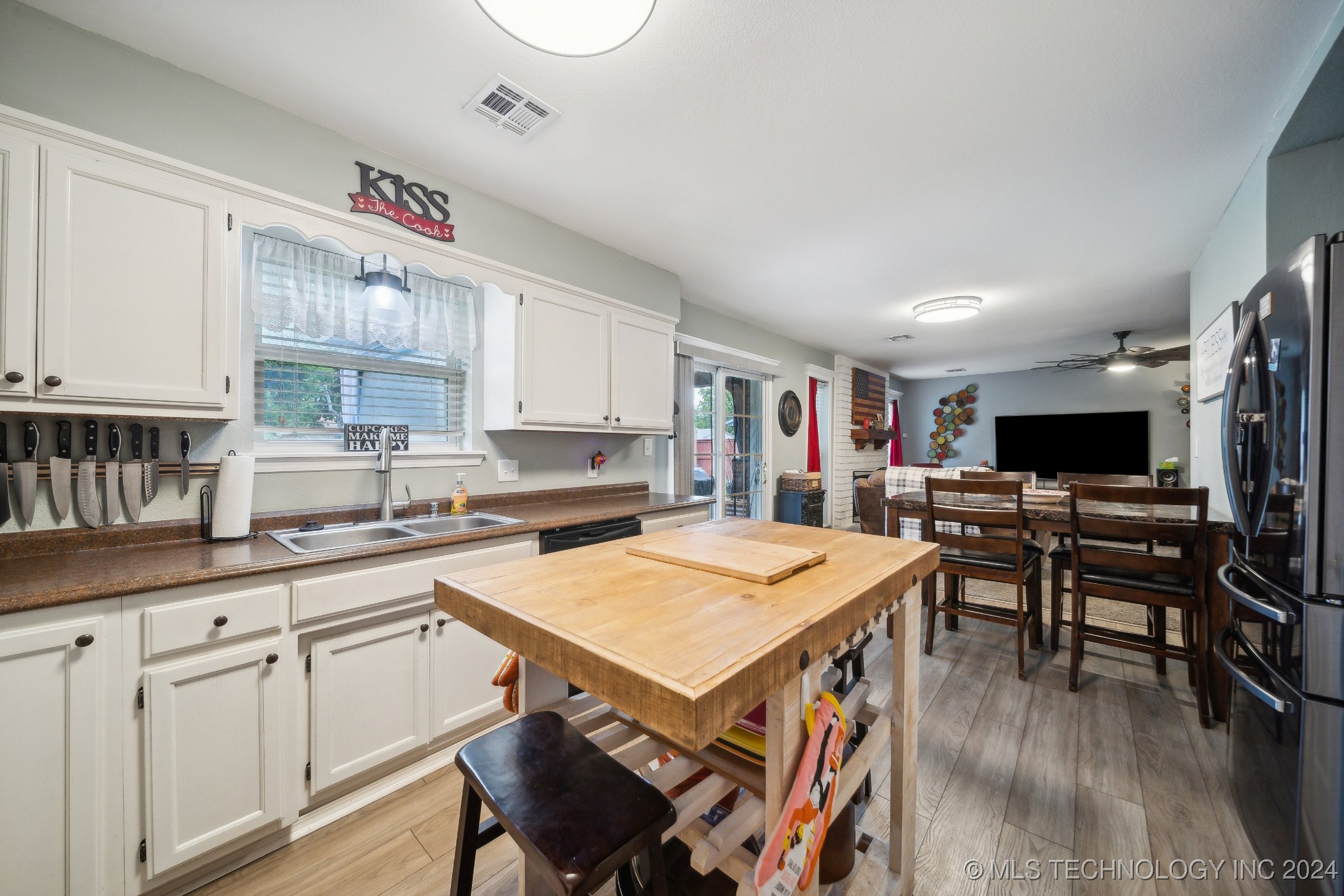 719 E Glenpool Boulevard