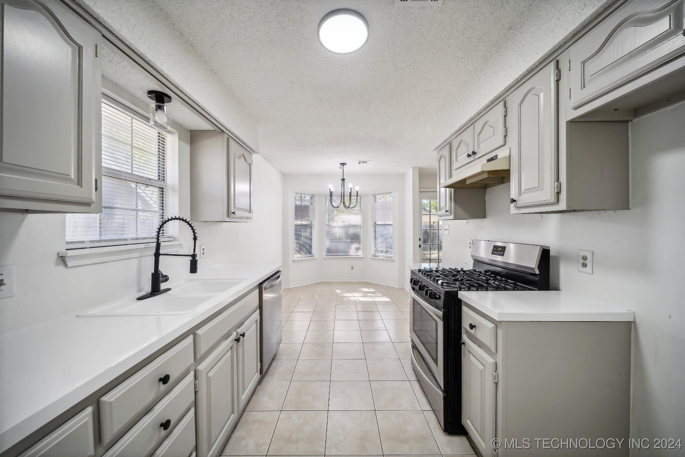 9442 E Cherrywood Drive