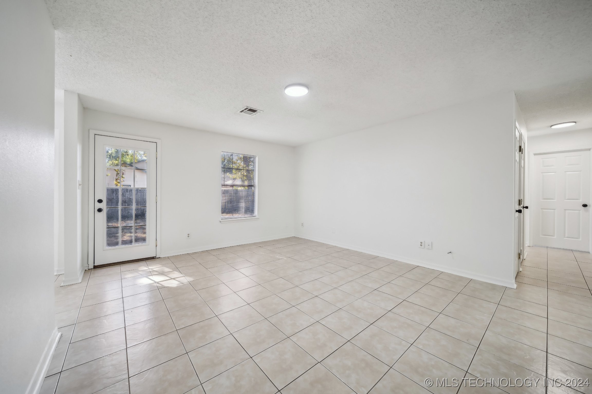 9442 E Cherrywood Drive