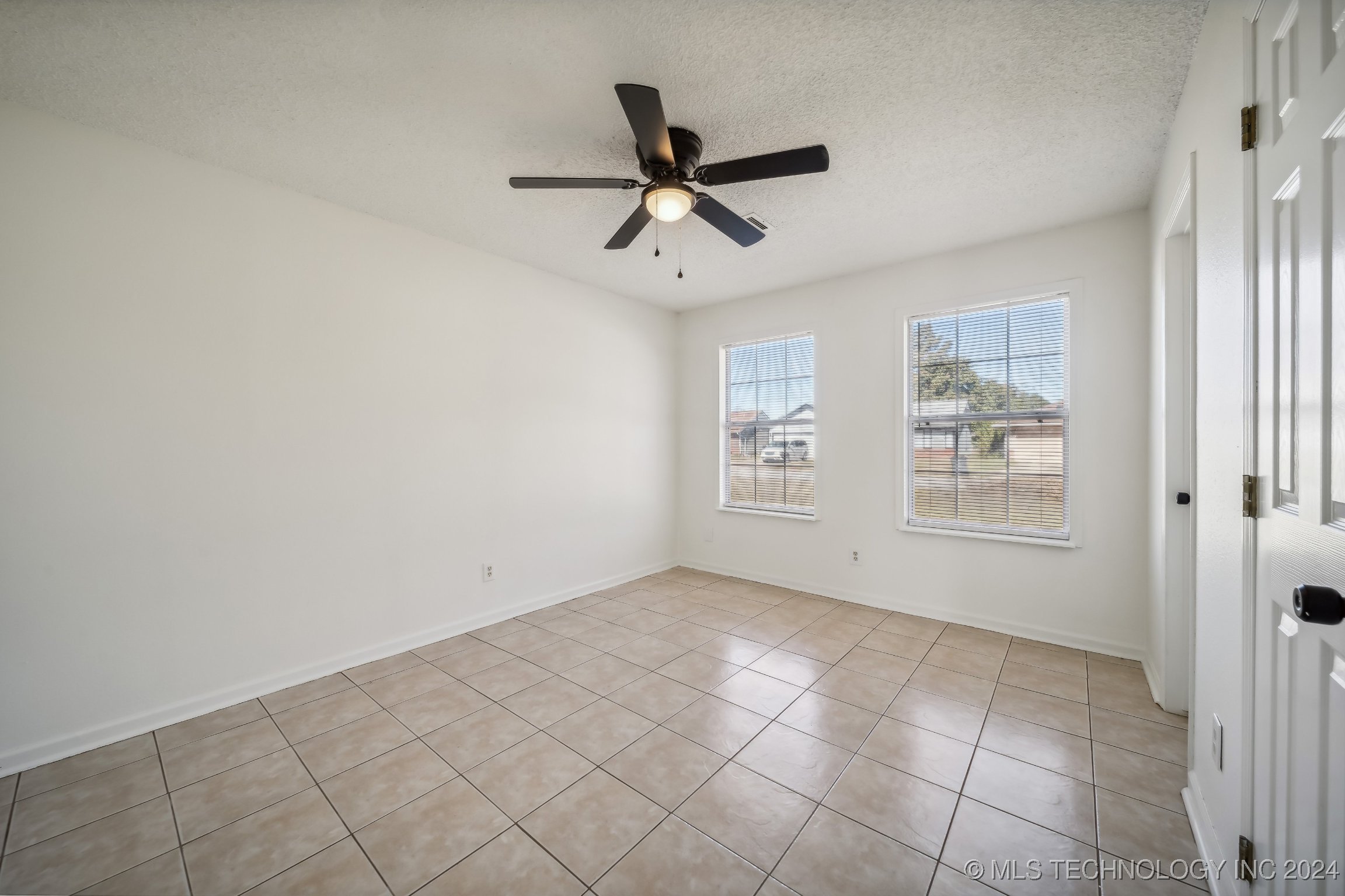 9442 E Cherrywood Drive