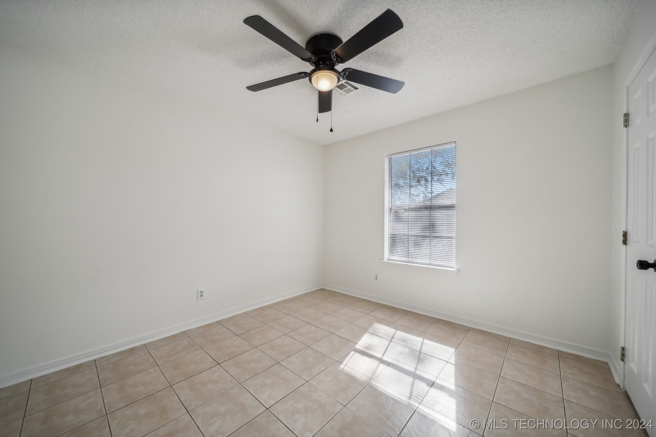 9442 E Cherrywood Drive