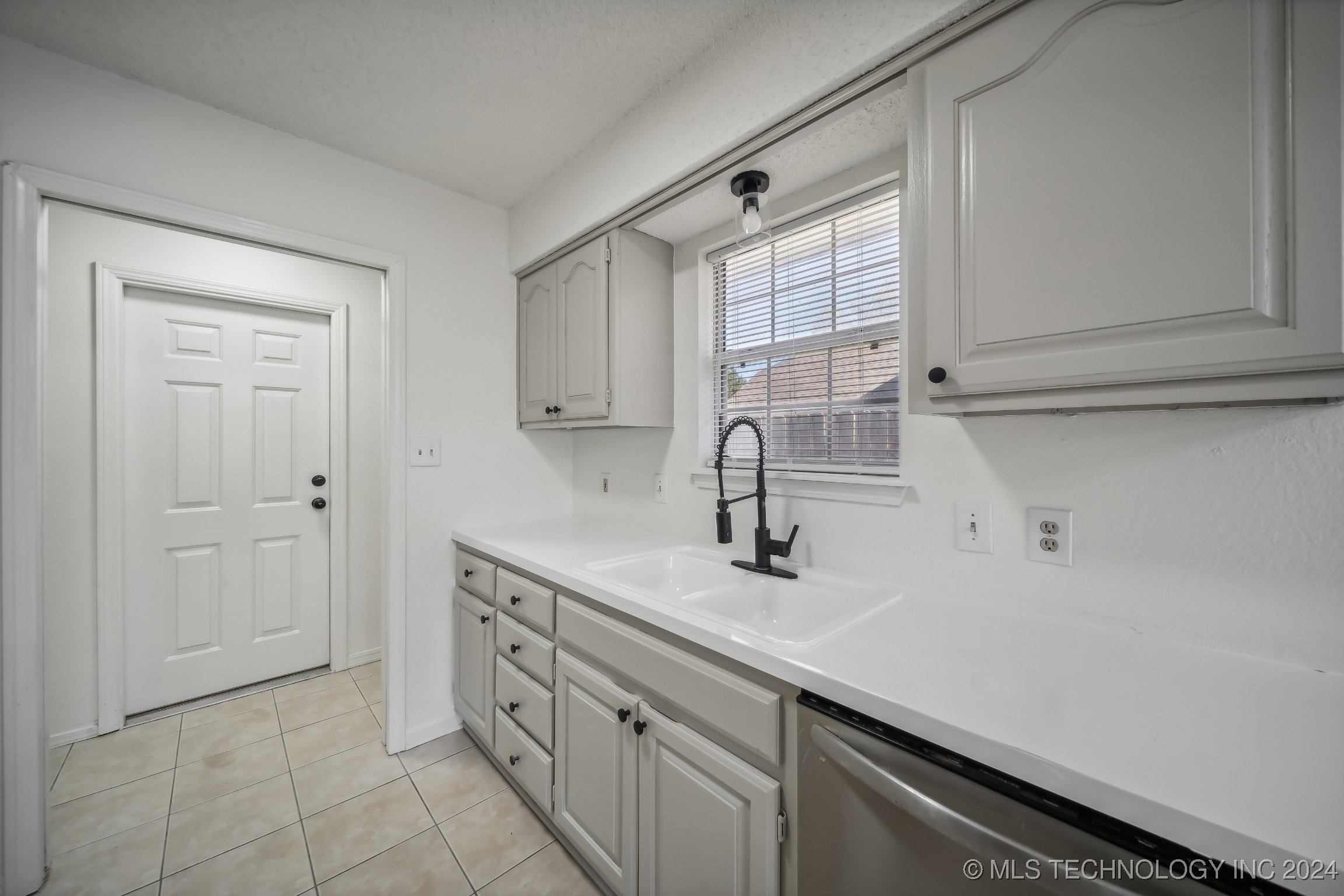 9442 E Cherrywood Drive