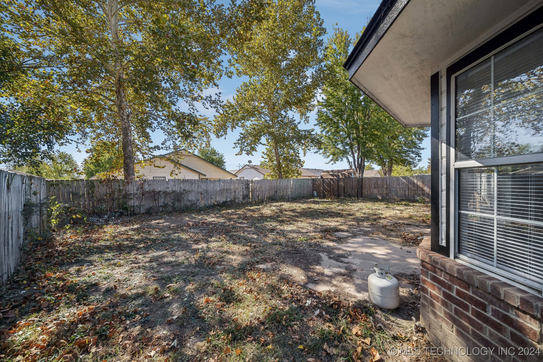 9442 E Cherrywood Drive