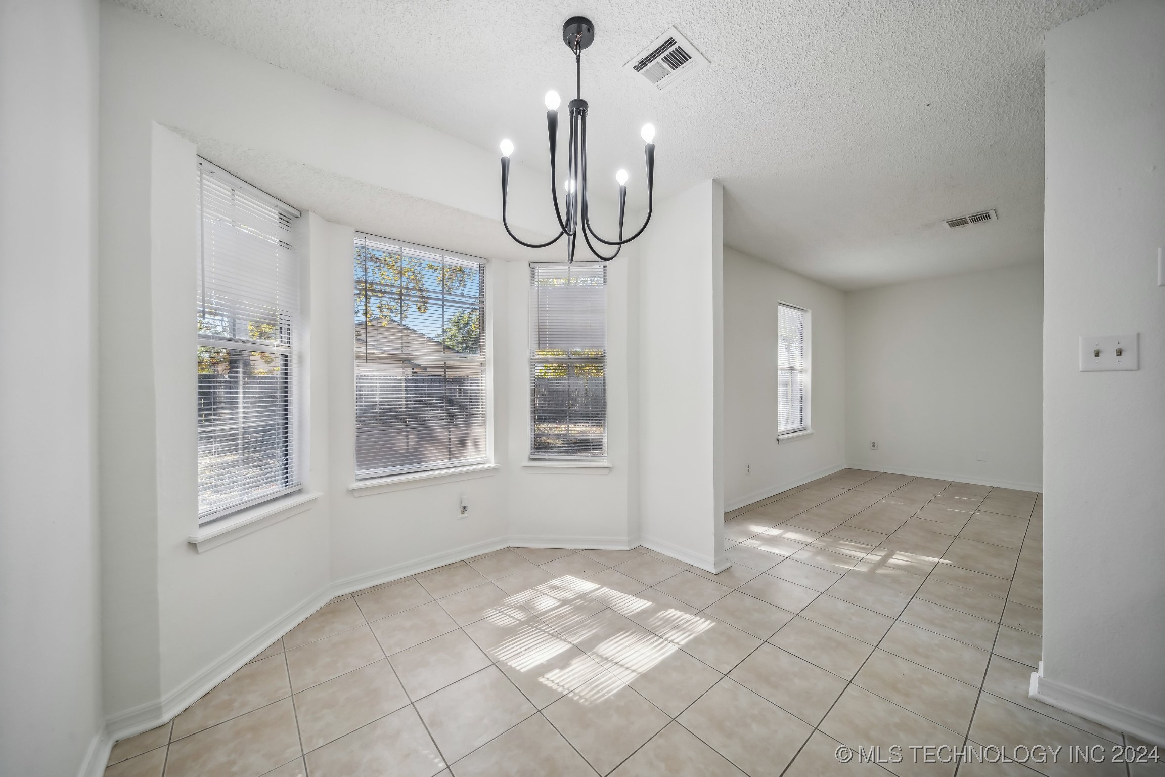 9442 E Cherrywood Drive