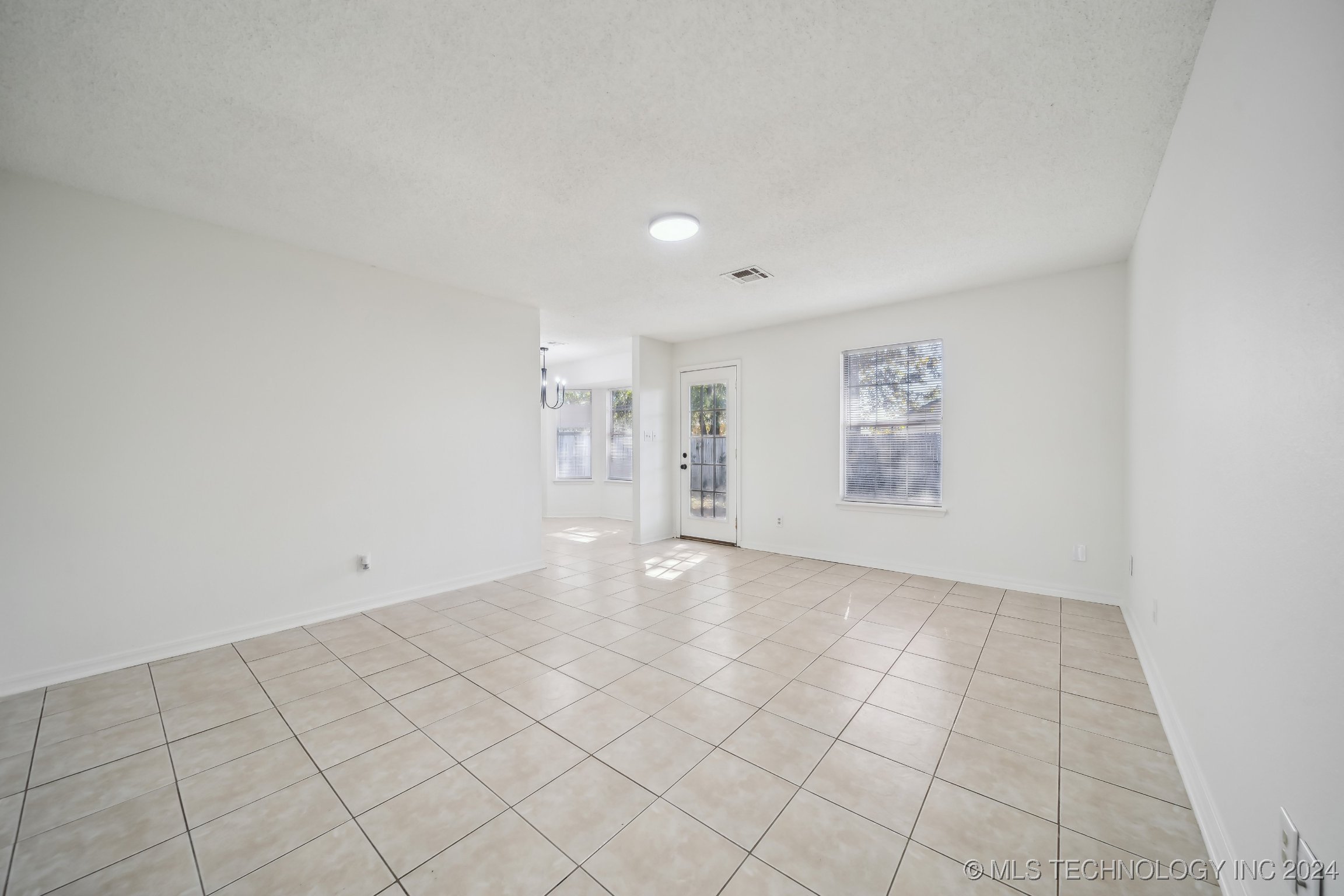 9442 E Cherrywood Drive