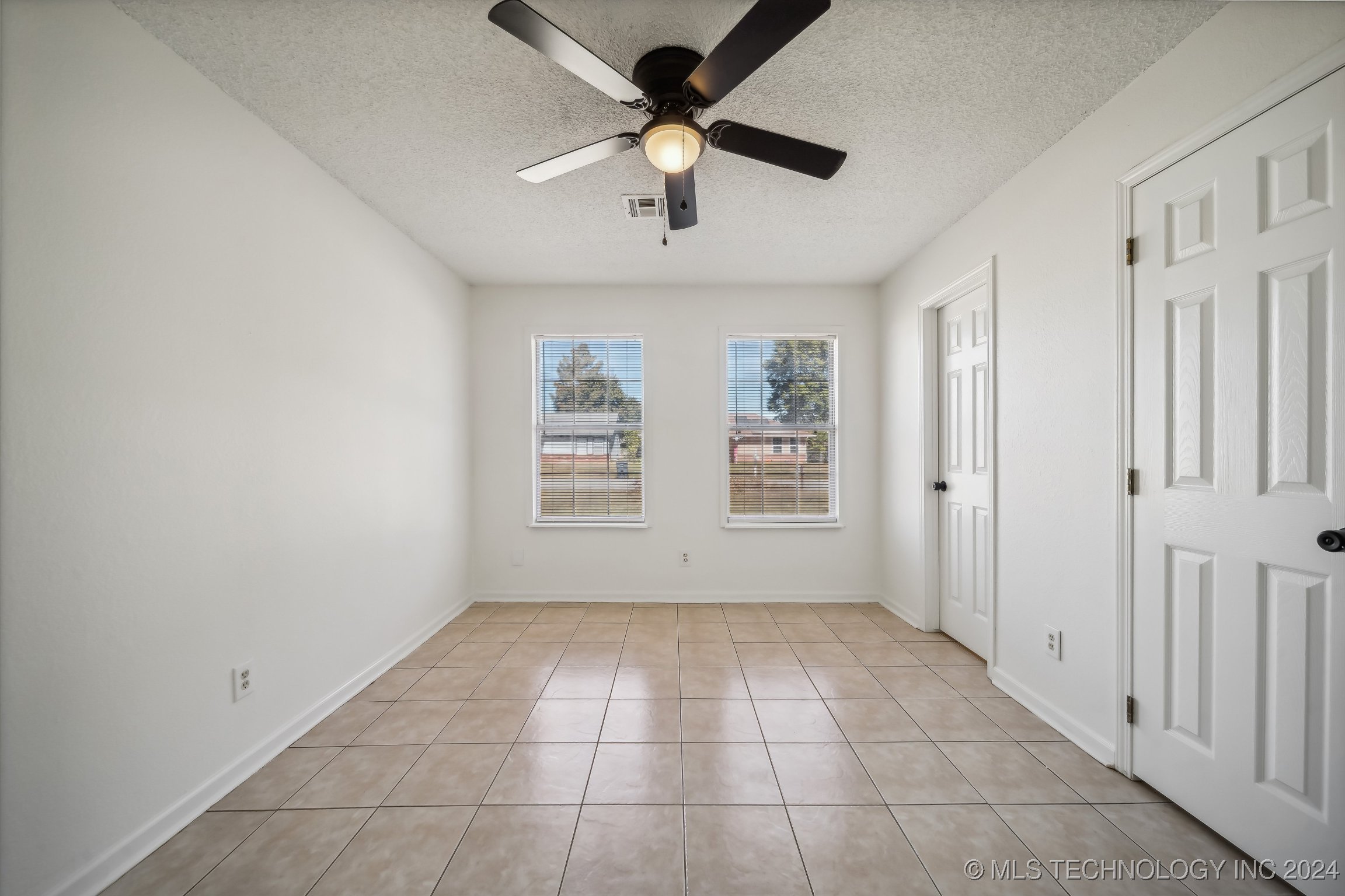 9442 E Cherrywood Drive