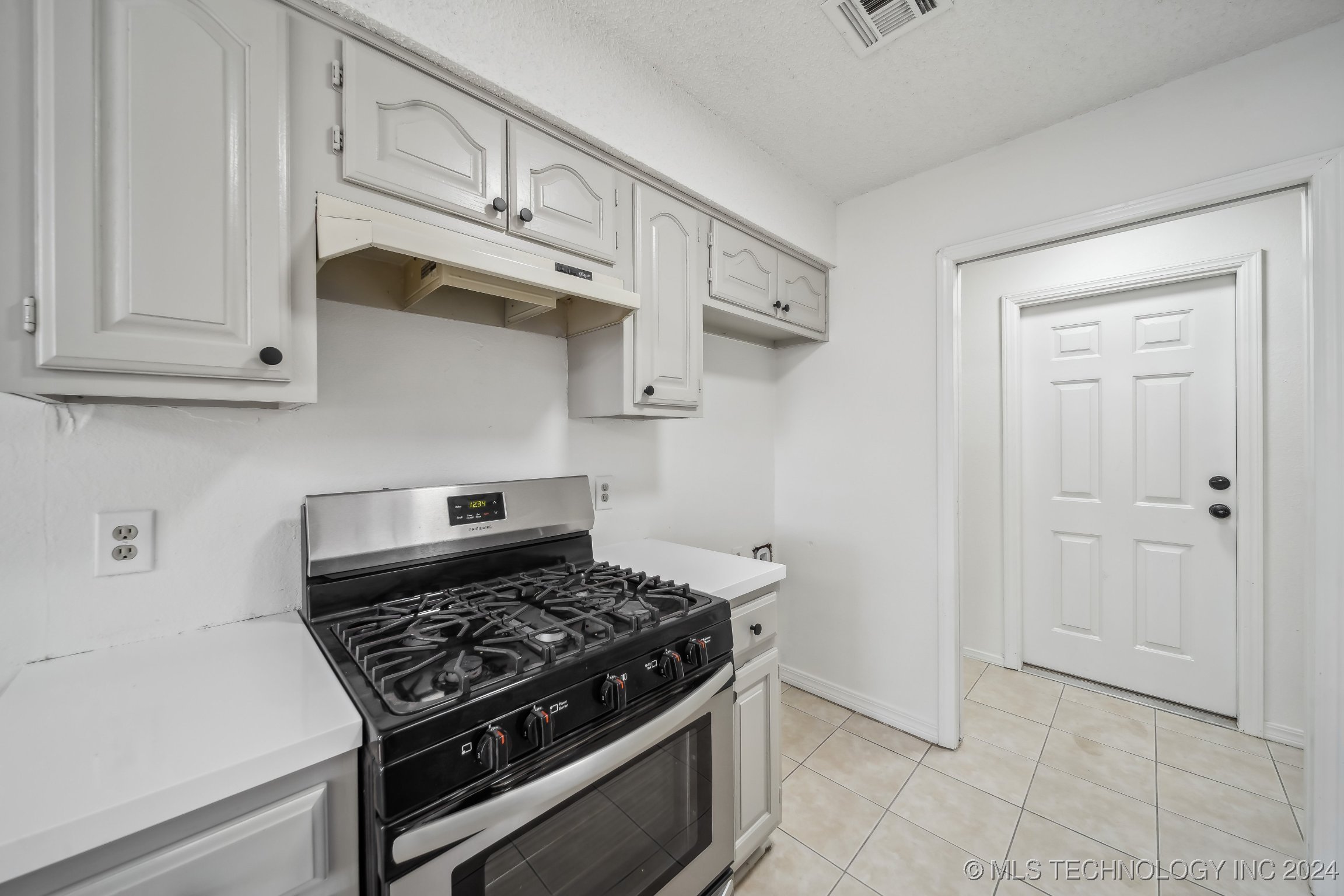 9442 E Cherrywood Drive