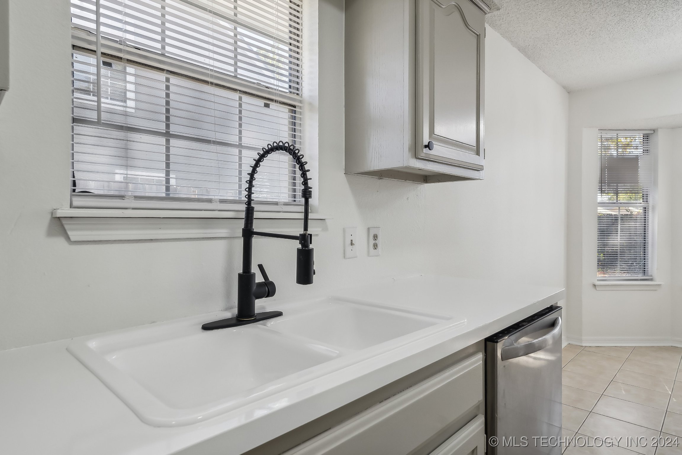 9442 E Cherrywood Drive