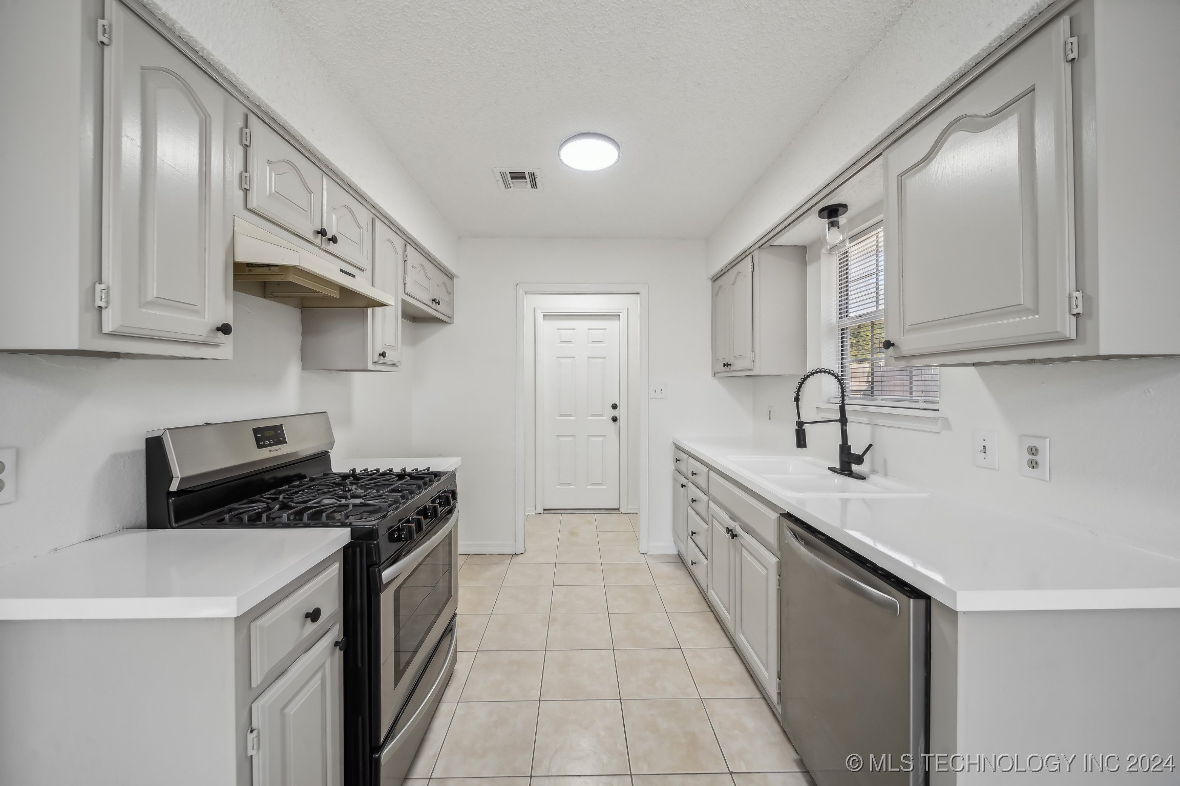 9442 E Cherrywood Drive