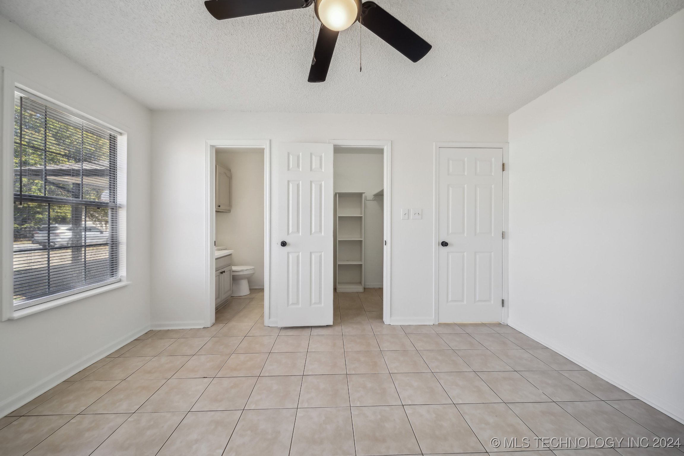 9442 E Cherrywood Drive