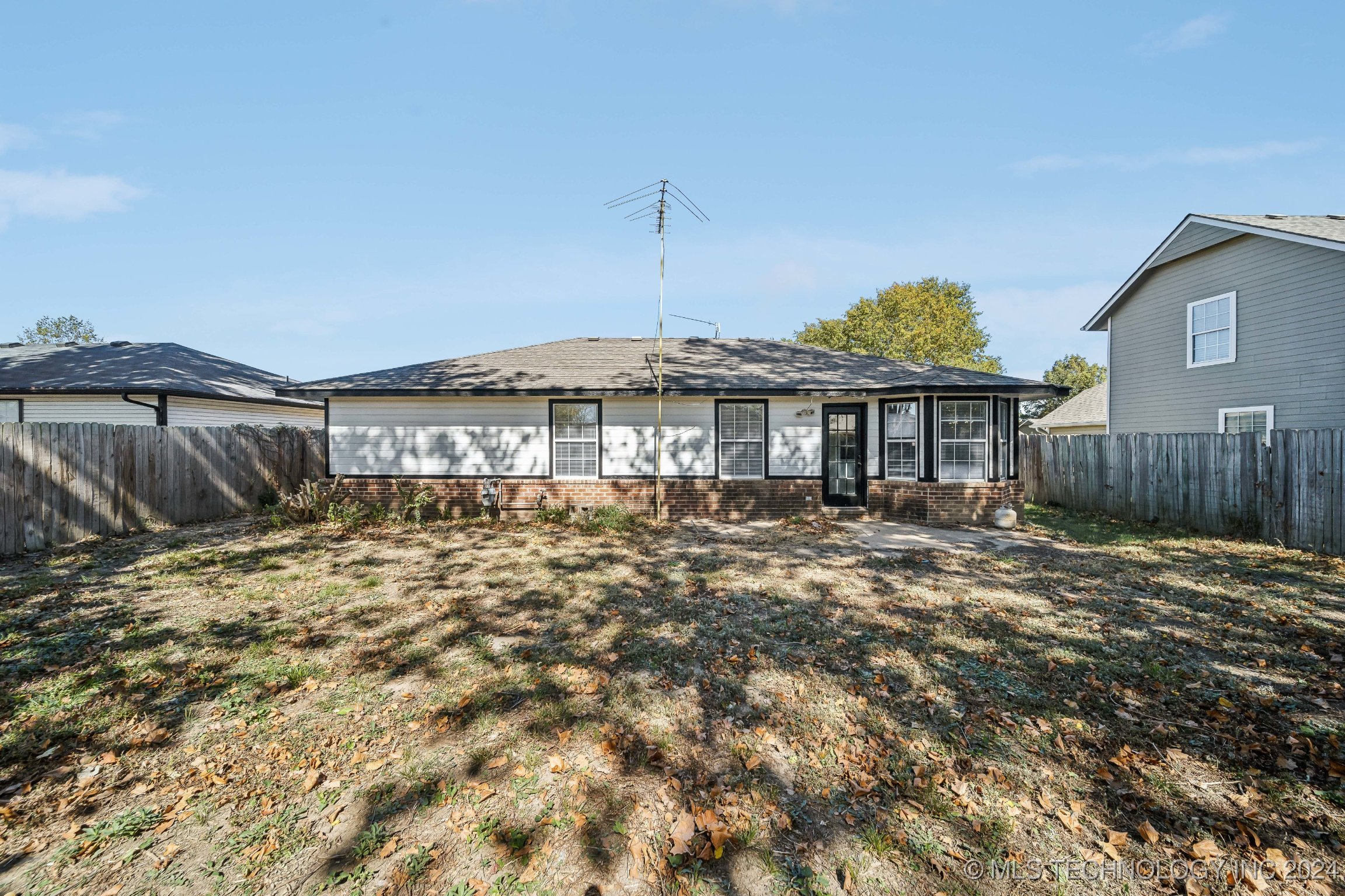 9442 E Cherrywood Drive