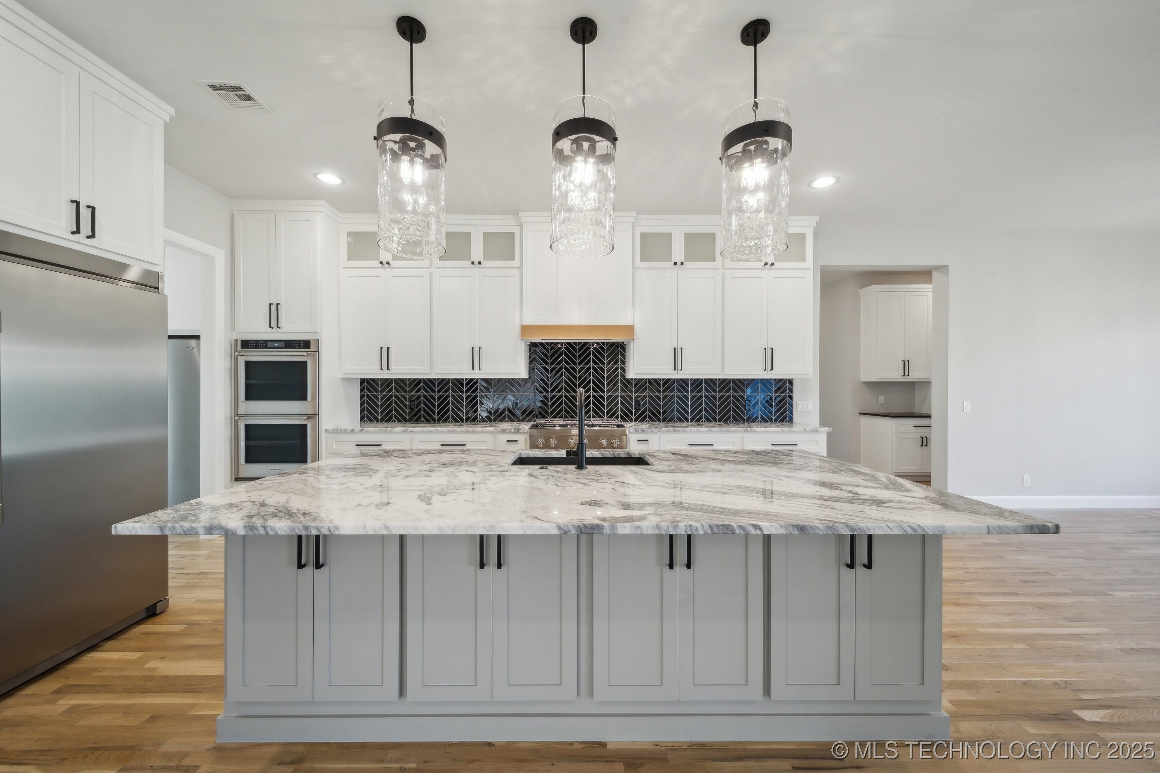 4622 S Retana Avenue