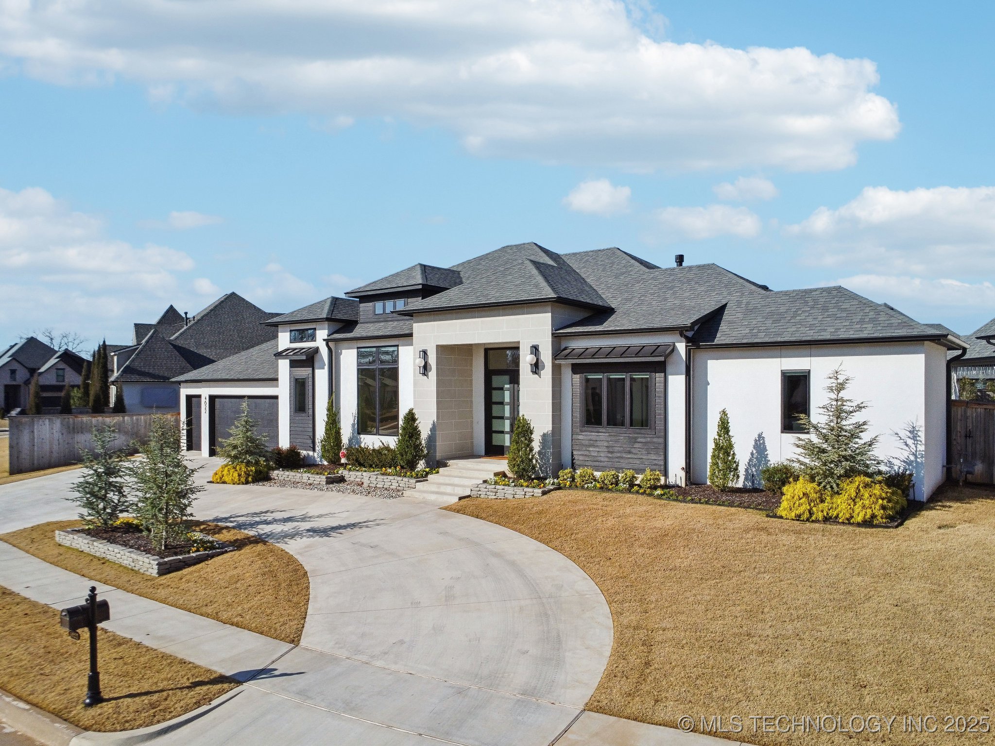 4622 S Retana Avenue