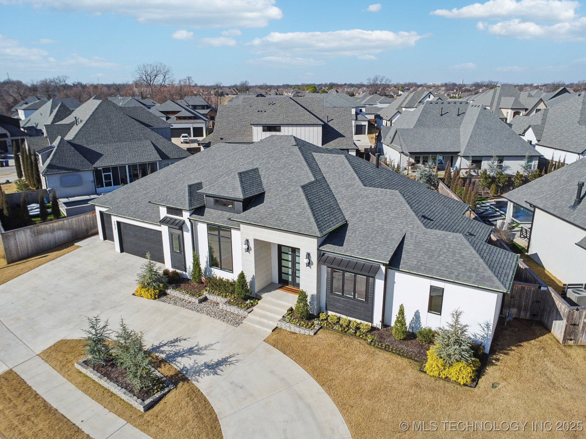 4622 S Retana Avenue