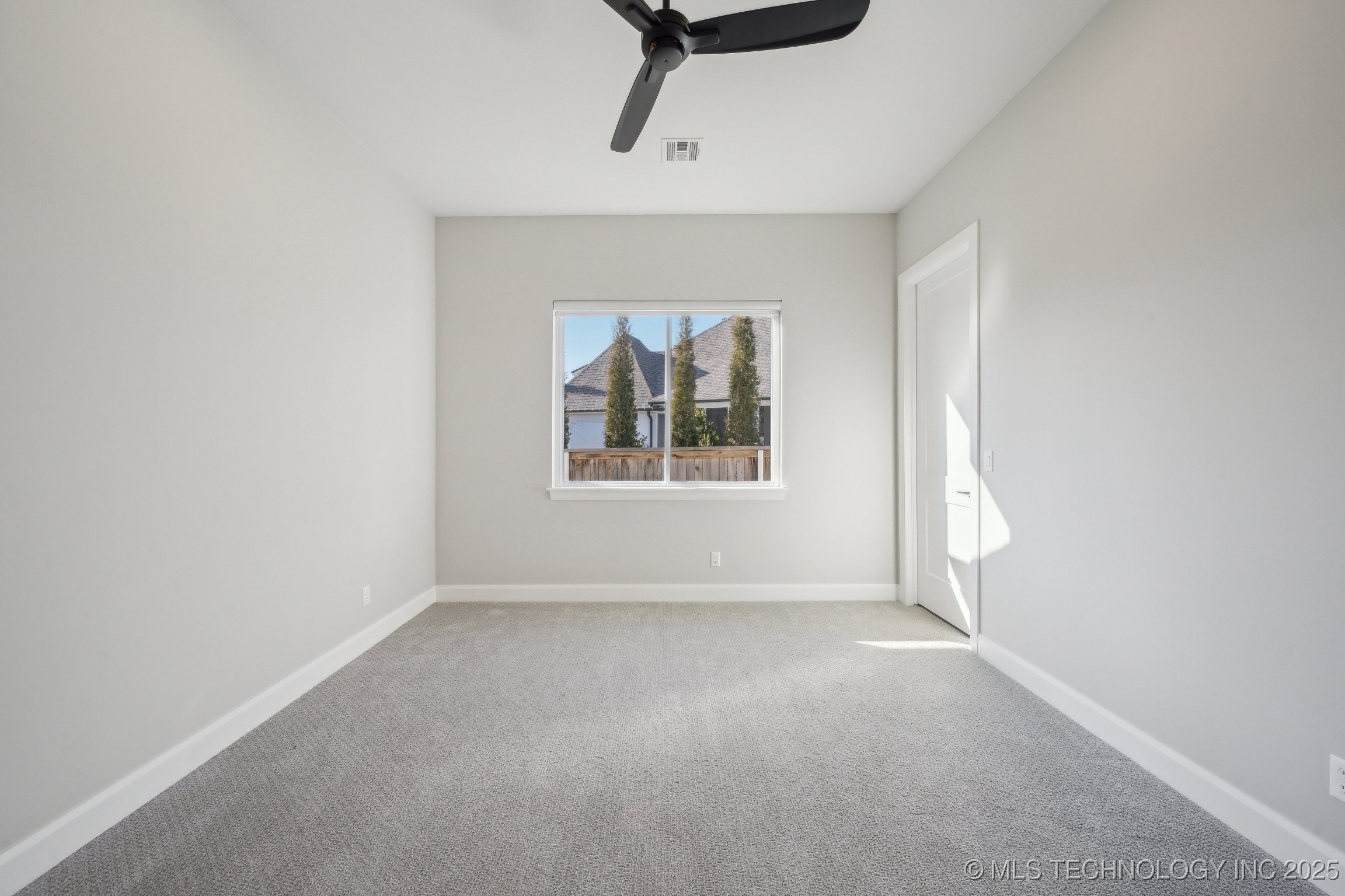 4622 S Retana Avenue