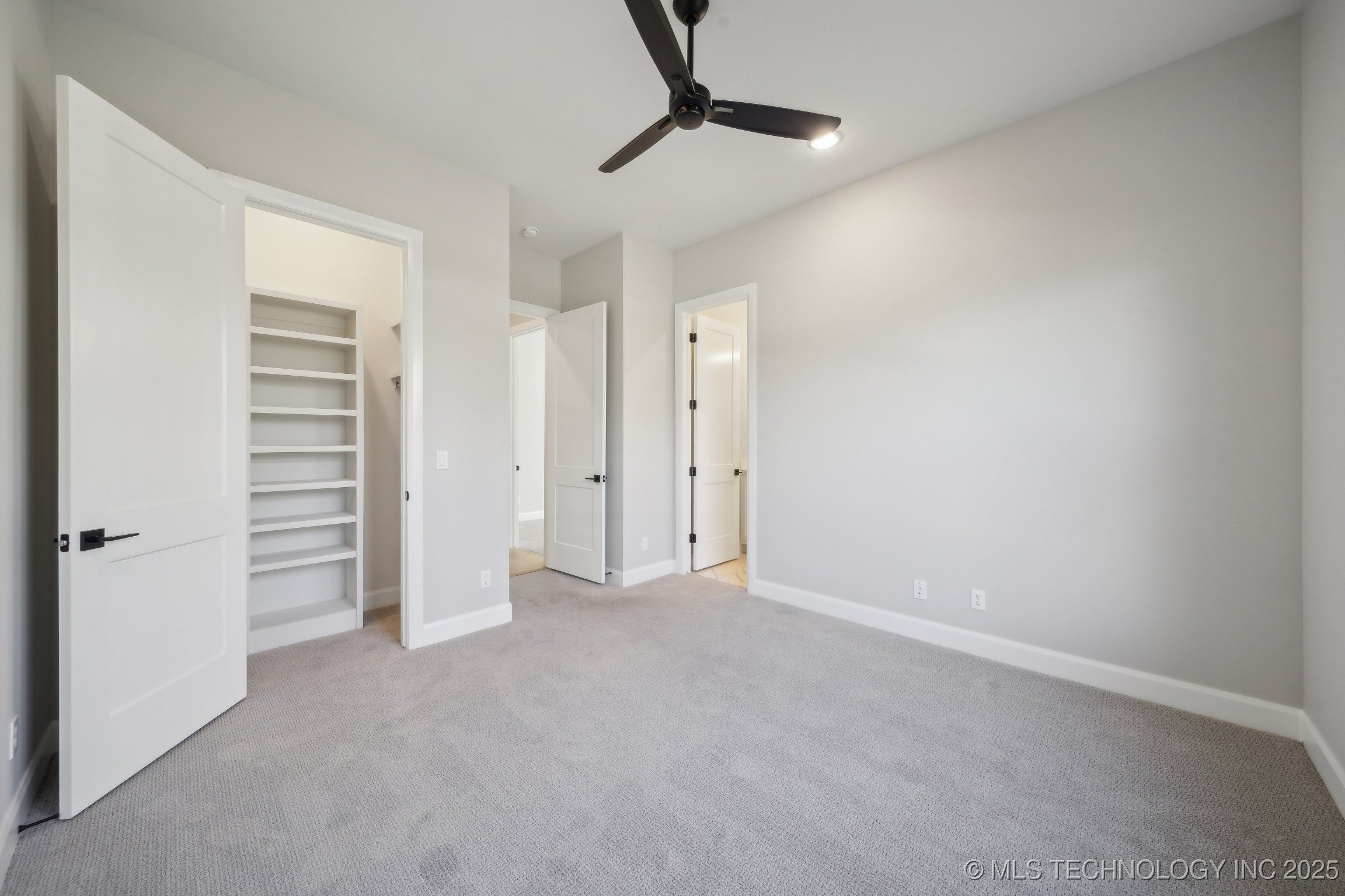 4622 S Retana Avenue